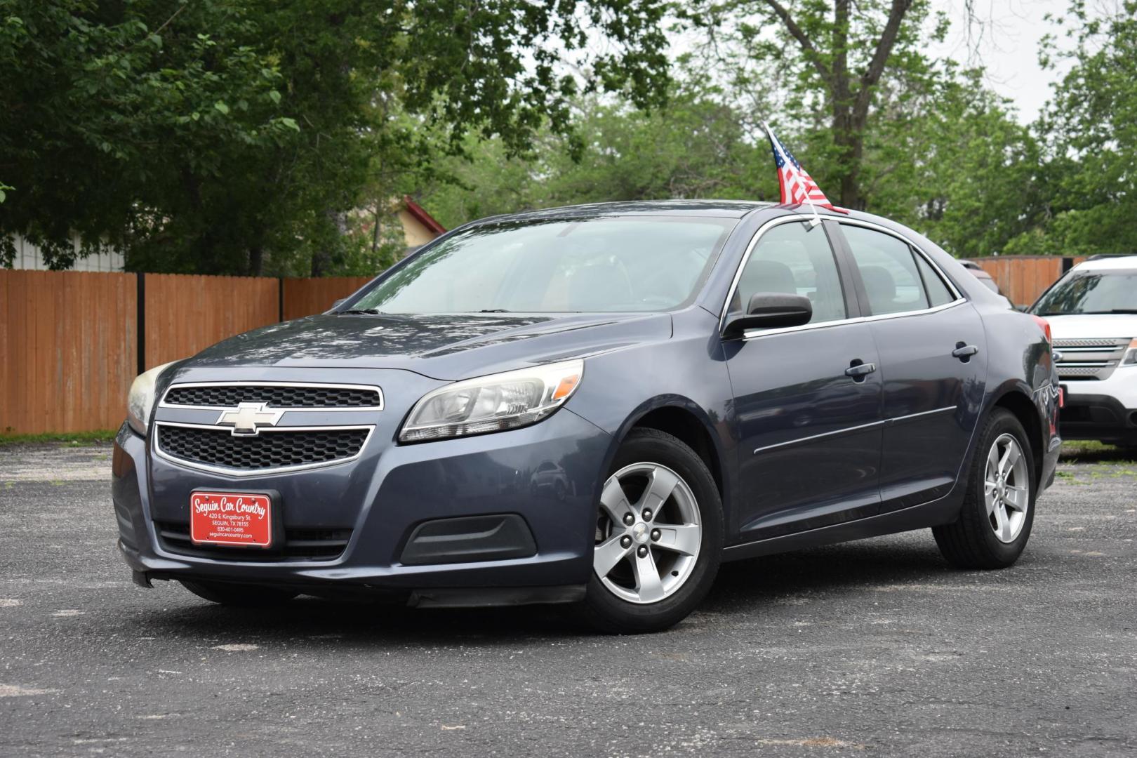 2013 BLUE Chevrolet Malibu LS (1G11B5SAXDF) with an 2.5L L4 DOHC 16V engine, 6-Speed Automatic transmission, located at 420 E. Kingsbury St., Seguin, TX, 78155, (830) 401-0495, 29.581060, -97.961647 - Photo#2