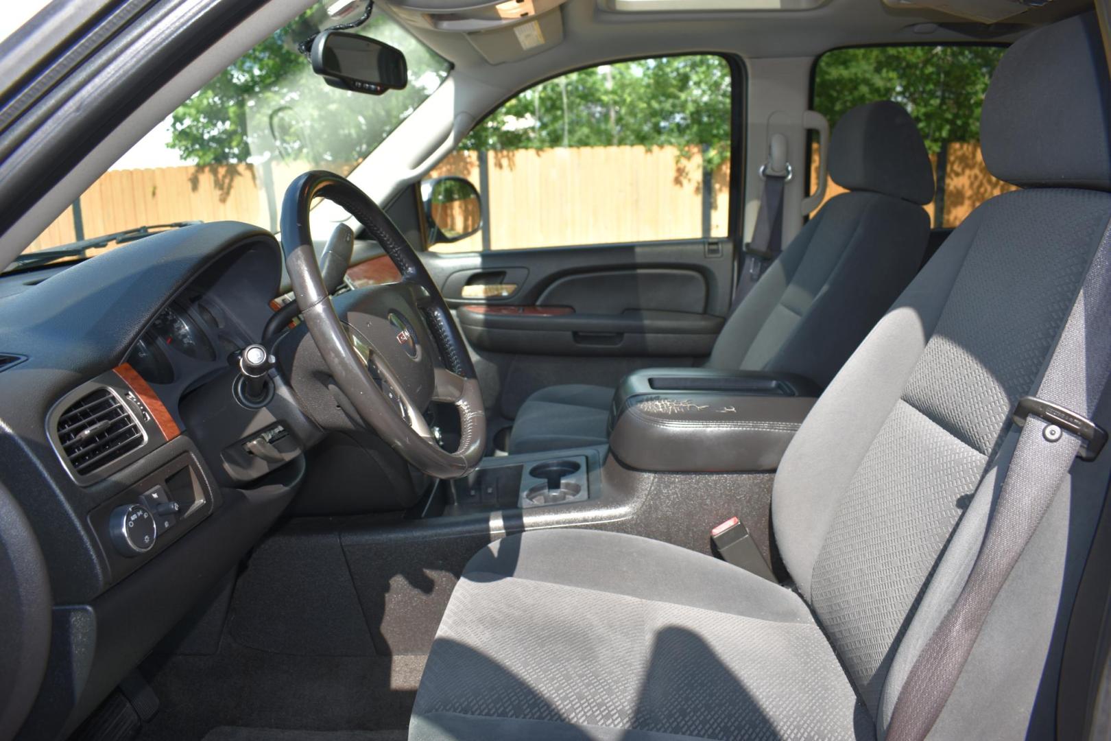 2007 BROWN GMC Yukon SLE-1 2WD (1GKFC13017R) with an 5.3L V8 OHV 16V FFV engine, 4-Speed Automatic Overdrive transmission, located at 420 E. Kingsbury St., Seguin, TX, 78155, (830) 401-0495, 29.581060, -97.961647 - Photo#5