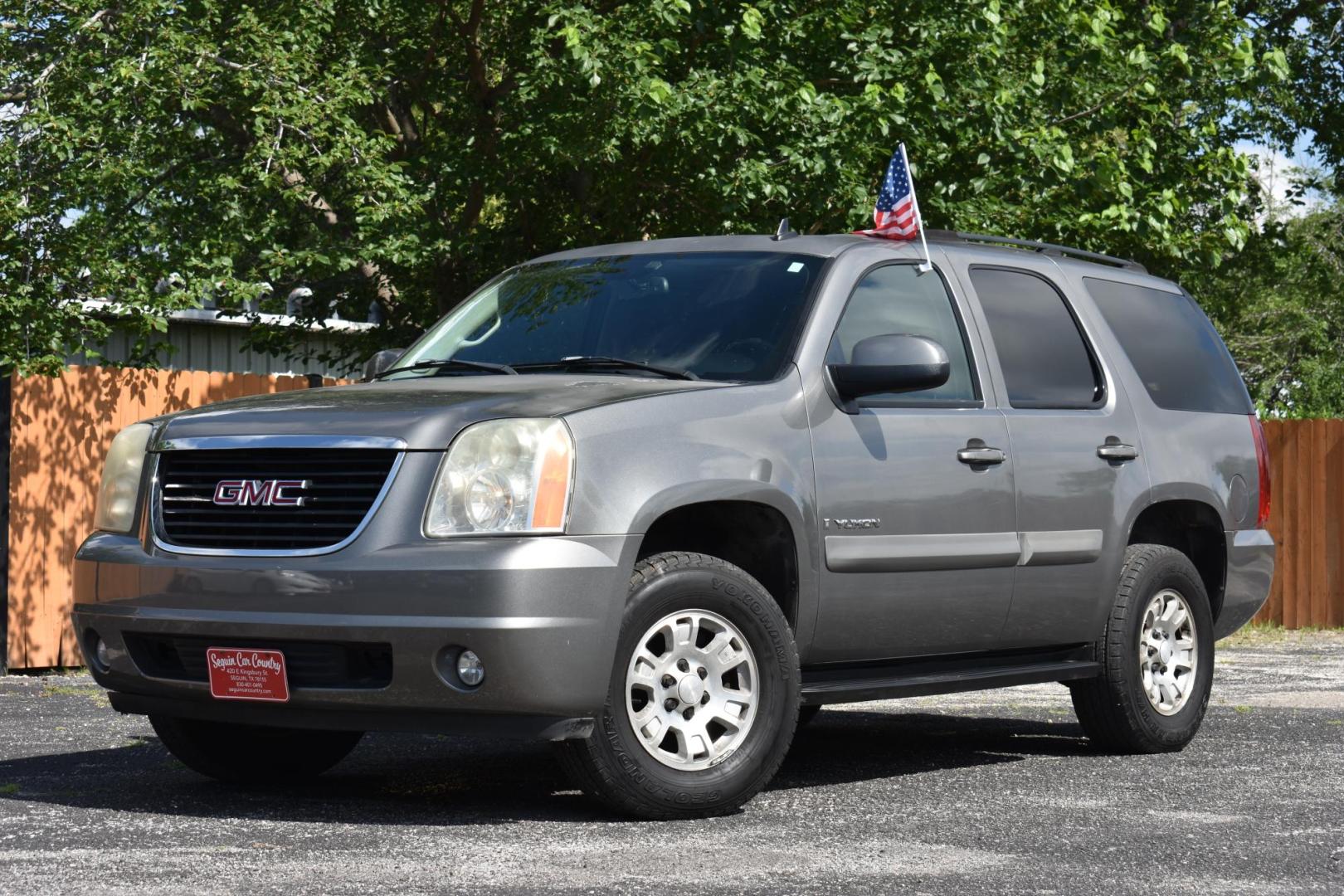 2007 BROWN GMC Yukon SLE-1 2WD (1GKFC13017R) with an 5.3L V8 OHV 16V FFV engine, 4-Speed Automatic Overdrive transmission, located at 420 E. Kingsbury St., Seguin, TX, 78155, (830) 401-0495, 29.581060, -97.961647 - Photo#1