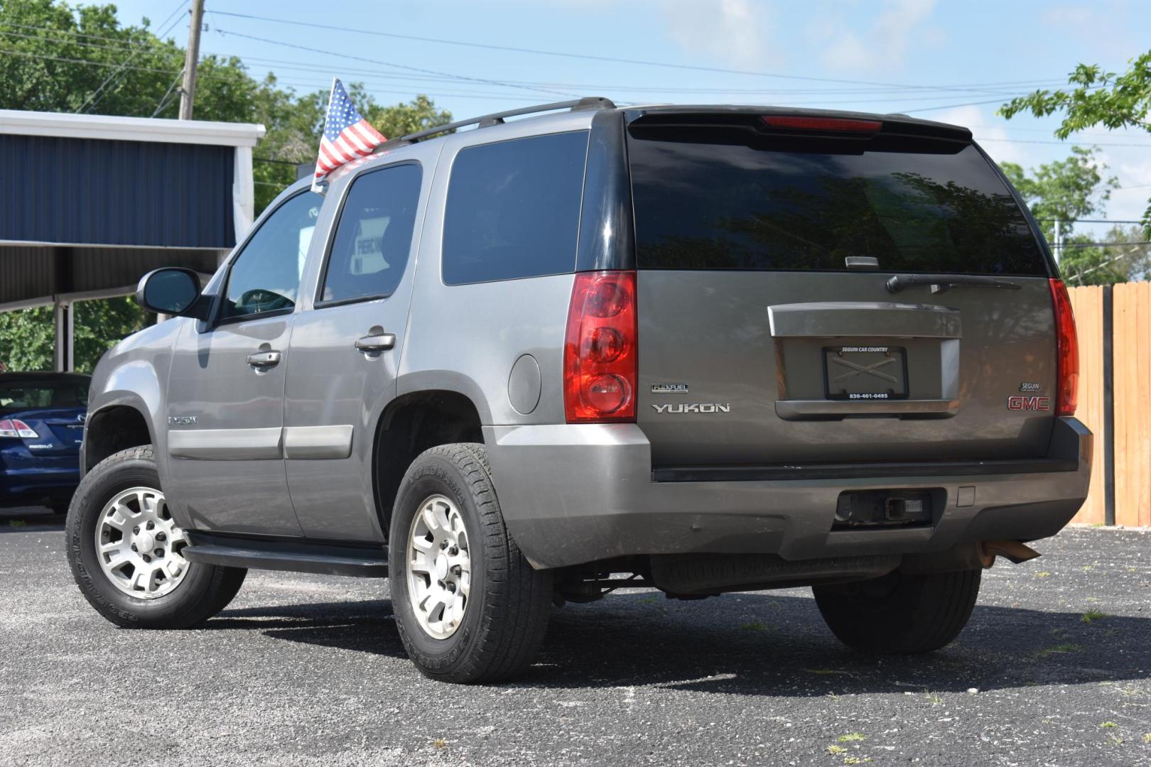 2007 BROWN GMC Yukon SLE-1 2WD (1GKFC13017R) with an 5.3L V8 OHV 16V FFV engine, 4-Speed Automatic Overdrive transmission, located at 420 E. Kingsbury St., Seguin, TX, 78155, (830) 401-0495, 29.581060, -97.961647 - Photo#2