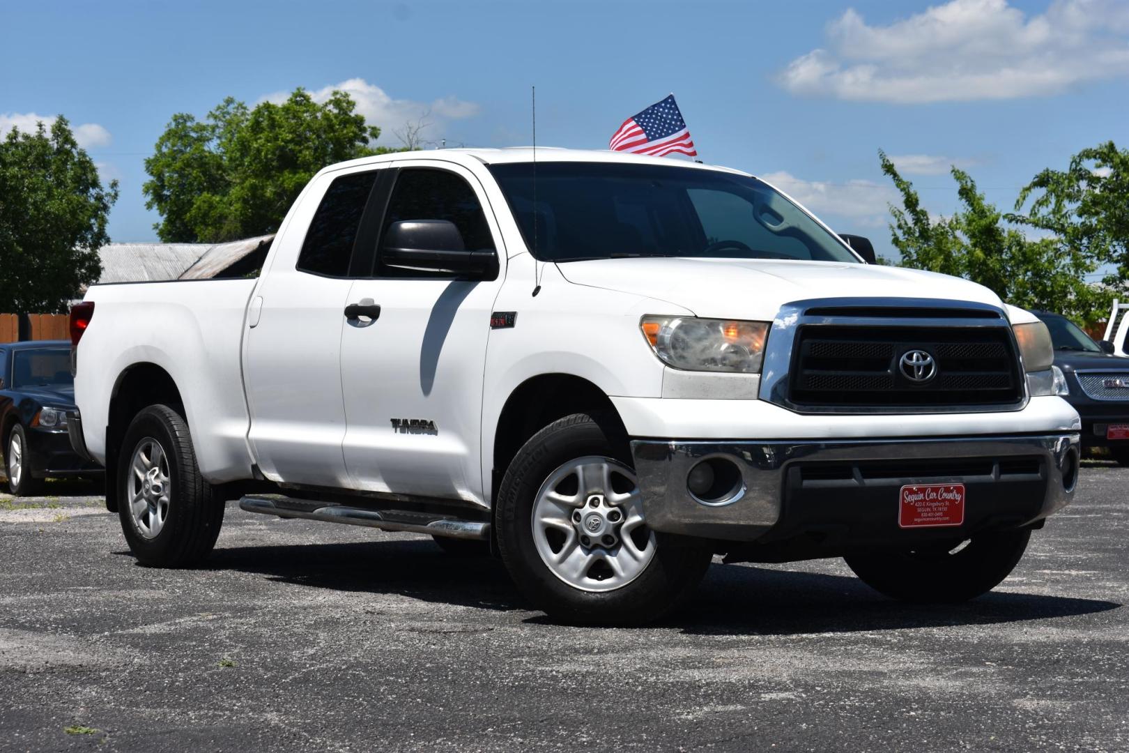 2010 WHITE Toyota Tundra SR5 5.7L Double Cab 2WD (5TFRY5F12AX) with an 5.7L V8 DOHC 32V engine, 6-Speed Automatic Overdrive transmission, located at 420 E. Kingsbury St., Seguin, TX, 78155, (830) 401-0495, 29.581060, -97.961647 - Photo#0