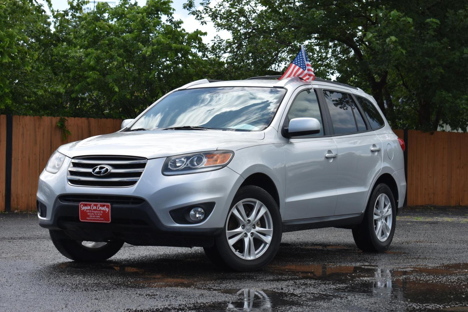 2012 SILVER Hyundai Santa Fe SE 3.5 FWD (5XYZH4AG3CG) with an 3.5L V6 DOHC 24V engine, 6-Speed Automatic transmission, located at 420 E. Kingsbury St., Seguin, TX, 78155, (830) 401-0495, 29.581060, -97.961647 - Photo#2