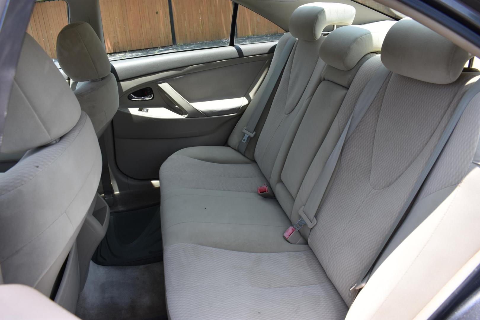 2010 GRAY Toyota Camry Camry-Grade 6-Spd AT (4T1BF3EK0AU) with an 2.5L L4 DOHC 16V engine, 6-Speed Automatic Overdrive transmission, located at 420 E. Kingsbury St., Seguin, TX, 78155, (830) 401-0495, 29.581060, -97.961647 - Photo#4