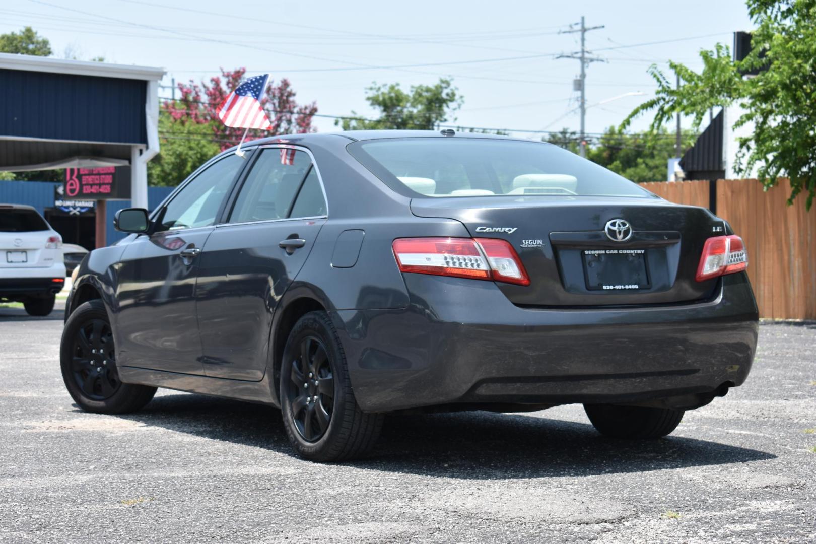 2010 GRAY Toyota Camry Camry-Grade 6-Spd AT (4T1BF3EK0AU) with an 2.5L L4 DOHC 16V engine, 6-Speed Automatic Overdrive transmission, located at 420 E. Kingsbury St., Seguin, TX, 78155, (830) 401-0495, 29.581060, -97.961647 - Photo#2