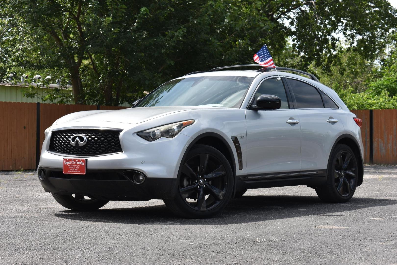 2017 SILVER Infiniti QX70 Base AWD (JN8CS1MW1HM) with an 3.7L V6 DOHC 24V engine, 7A transmission, located at 420 E. Kingsbury St., Seguin, TX, 78155, (830) 401-0495, 29.581060, -97.961647 - Photo#2