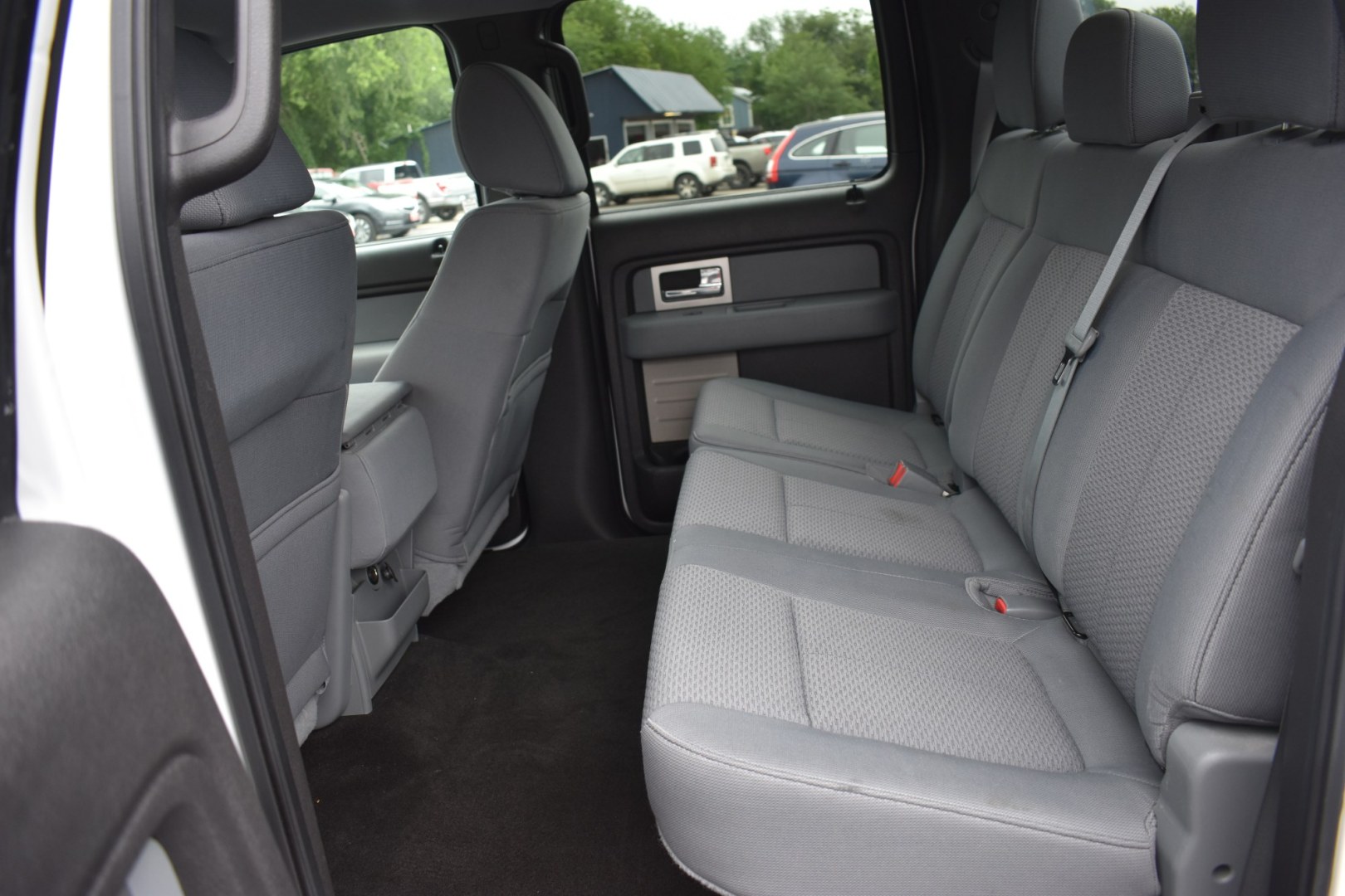 2011 WHITE Ford F-150 FX2 SuperCrew 5.5-ft. Bed 2WD (1FTEW1CM5BK) with an 3.7L V6 DOHC 24V engine, 4A transmission, located at 420 E. Kingsbury St., Seguin, TX, 78155, (830) 401-0495, 29.581060, -97.961647- Photo#4