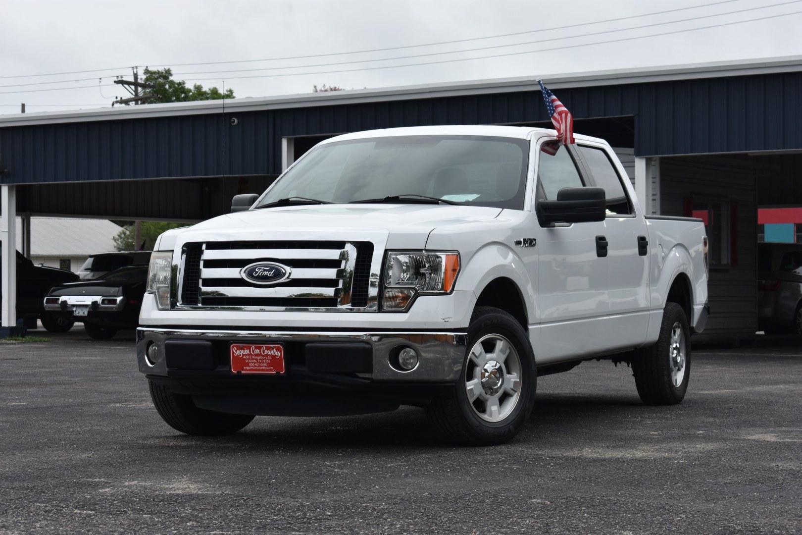 2011 WHITE Ford F-150 FX2 SuperCrew 5.5-ft. Bed 2WD (1FTEW1CM5BK) with an 3.7L V6 DOHC 24V engine, 4A transmission, located at 420 E. Kingsbury St., Seguin, TX, 78155, (830) 401-0495, 29.581060, -97.961647- Photo#1