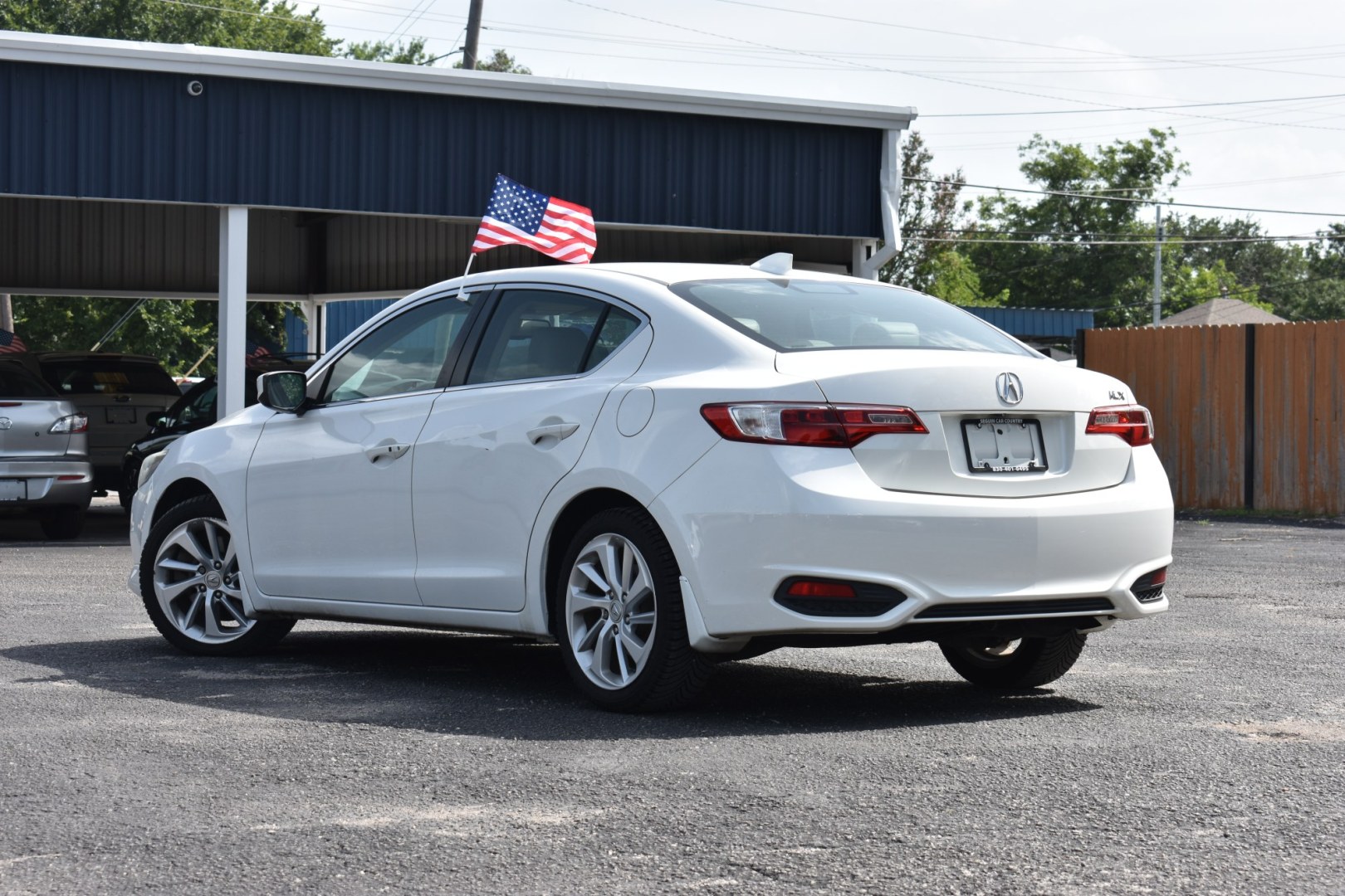 2016 WHITE Acura ILX 8-Spd AT w/ Premium Package (19UDE2F72GA) with an 2.0L L4 16V DOHC engine, 8A transmission, located at 420 E. Kingsbury St., Seguin, TX, 78155, (830) 401-0495, 29.581060, -97.961647- Photo#2