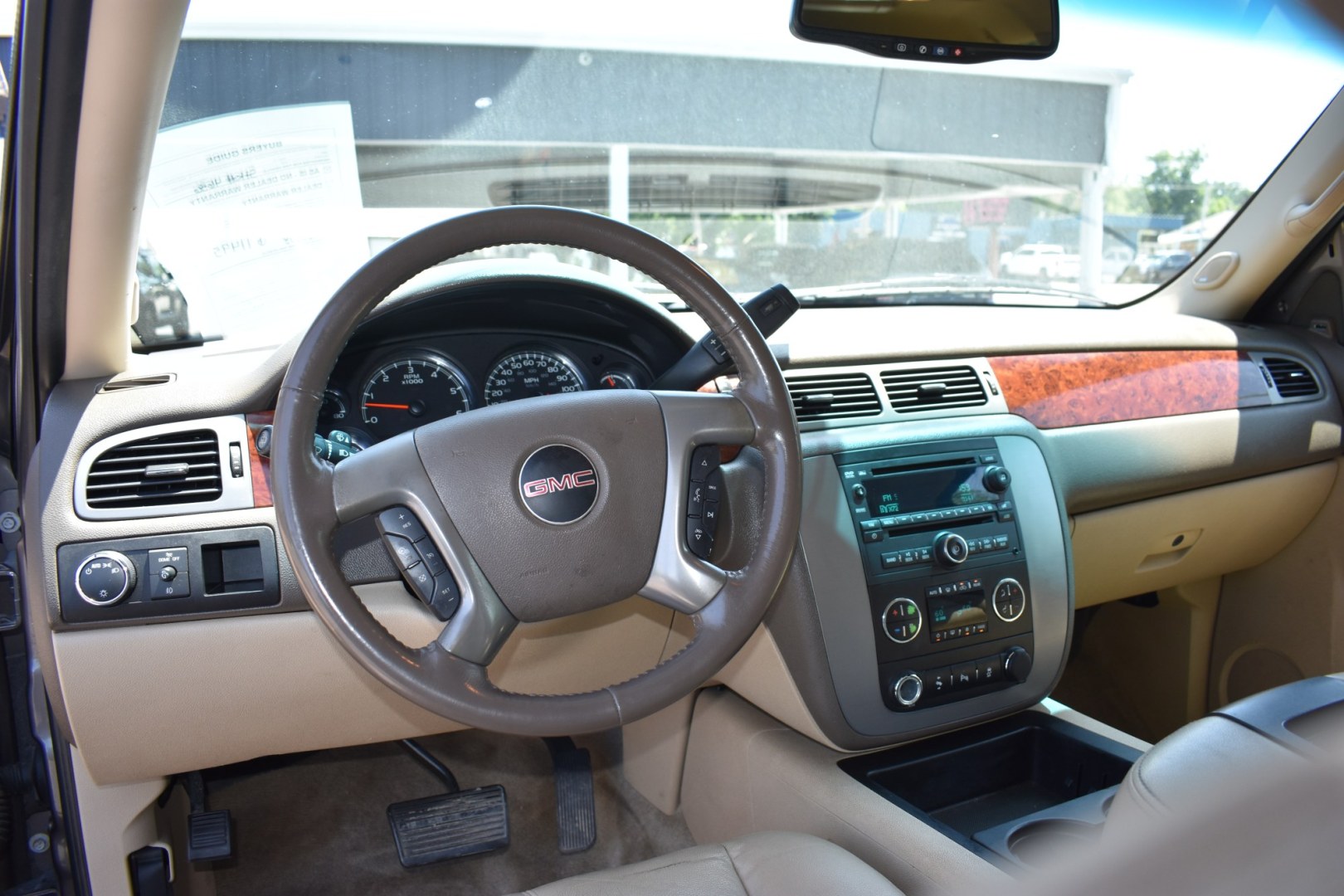 2012 GRAY GMC Yukon XL SLT-1 1/2 Ton 2WD (1GKS1KE03CR) with an 5.3L V8 OHV 16V FFV engine, 6-Speed Automatic transmission, located at 420 E. Kingsbury St., Seguin, TX, 78155, (830) 401-0495, 29.581060, -97.961647- Photo#3