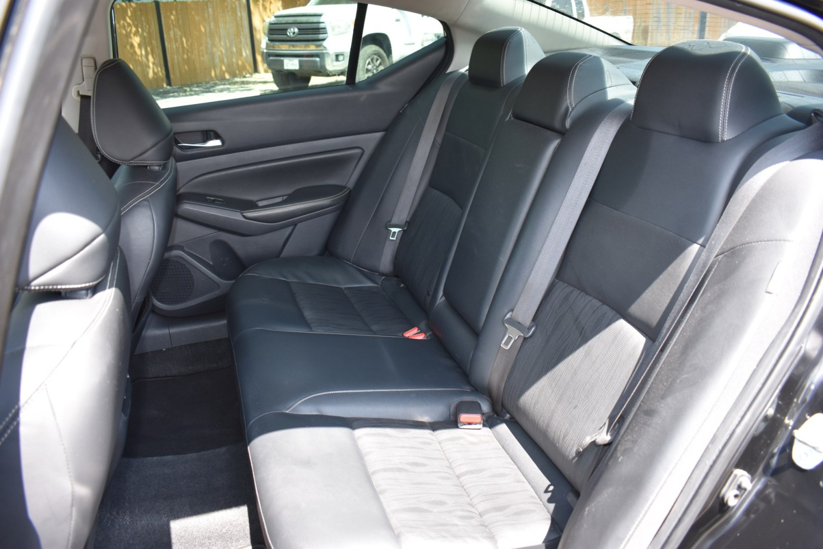 2019 BLACK NISSAN ALTIMA 2.5 SL (1N4BL4EV0KN) with an 2.5L L4 DOHC 16V engine, CVT transmission, located at 420 E. Kingsbury St., Seguin, TX, 78155, (830) 401-0495, 29.581060, -97.961647- Photo#4