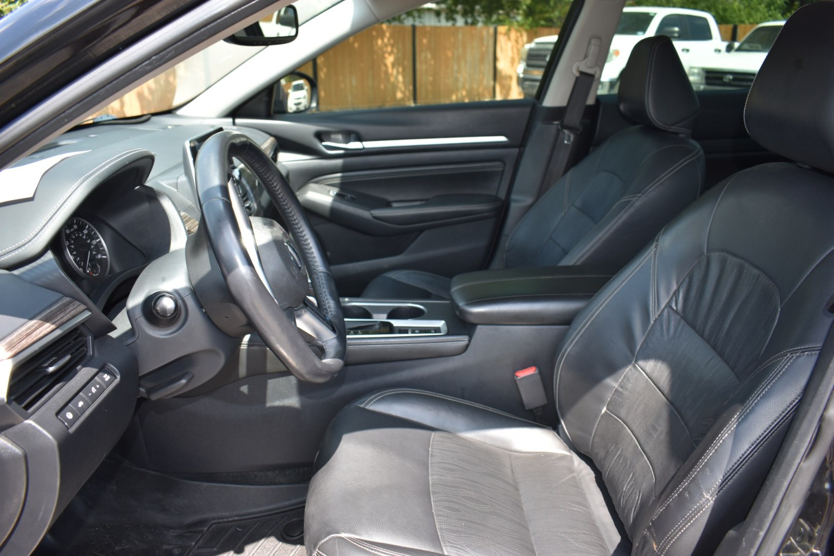 2019 BLACK NISSAN ALTIMA 2.5 SL (1N4BL4EV0KN) with an 2.5L L4 DOHC 16V engine, CVT transmission, located at 420 E. Kingsbury St., Seguin, TX, 78155, (830) 401-0495, 29.581060, -97.961647- Photo#5