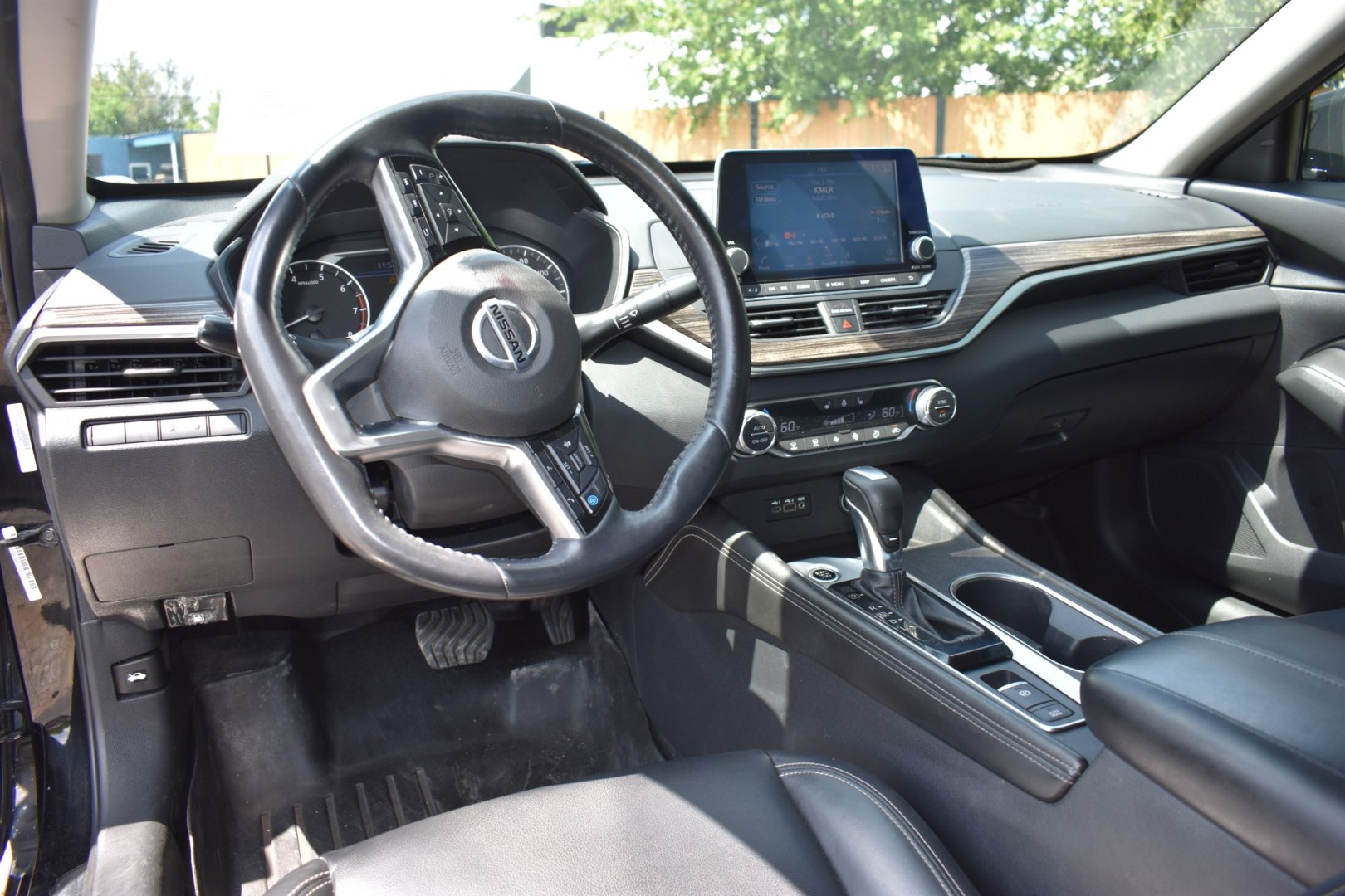2019 BLACK NISSAN ALTIMA 2.5 SL (1N4BL4EV0KN) with an 2.5L L4 DOHC 16V engine, CVT transmission, located at 420 E. Kingsbury St., Seguin, TX, 78155, (830) 401-0495, 29.581060, -97.961647- Photo#3