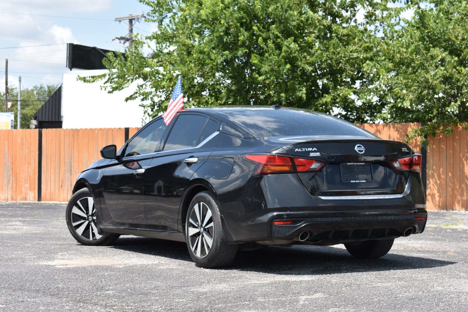 2019 BLACK NISSAN ALTIMA 2.5 SL (1N4BL4EV0KN) with an 2.5L L4 DOHC 16V engine, CVT transmission, located at 420 E. Kingsbury St., Seguin, TX, 78155, (830) 401-0495, 29.581060, -97.961647- Photo#2