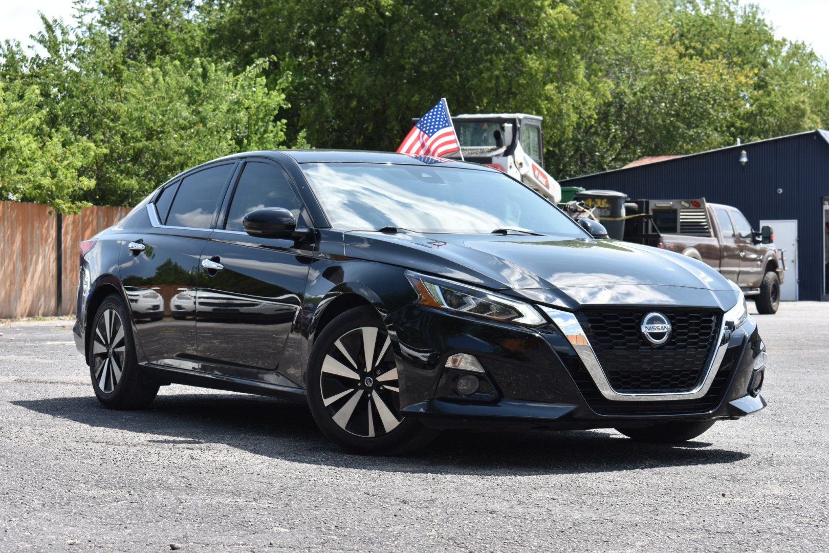 2019 BLACK NISSAN ALTIMA 2.5 SL (1N4BL4EV0KN) with an 2.5L L4 DOHC 16V engine, CVT transmission, located at 420 E. Kingsbury St., Seguin, TX, 78155, (830) 401-0495, 29.581060, -97.961647- Photo#0