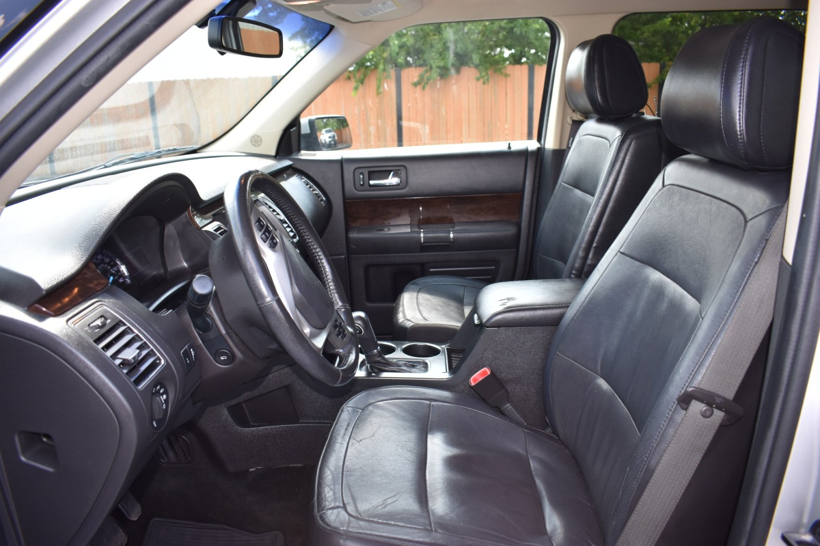 2013 SILVER FORD FLEX Limited AWD (2FMHK6D85DB) with an 3.5L V6 DOHC 24V engine, 6-SPEED AUTOMATIC OVERDRIVE transmission, located at 420 E. Kingsbury St., Seguin, TX, 78155, (830) 401-0495, 29.581060, -97.961647- Photo#5