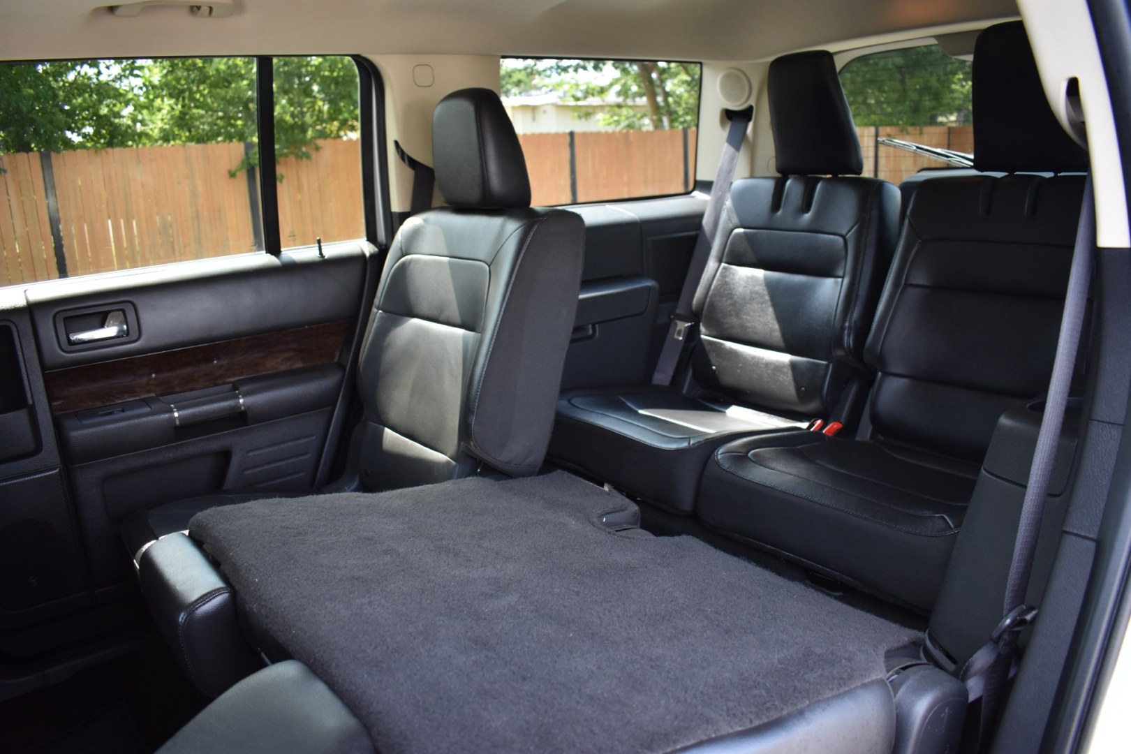 2013 SILVER FORD FLEX Limited AWD (2FMHK6D85DB) with an 3.5L V6 DOHC 24V engine, 6-SPEED AUTOMATIC OVERDRIVE transmission, located at 420 E. Kingsbury St., Seguin, TX, 78155, (830) 401-0495, 29.581060, -97.961647- Photo#4