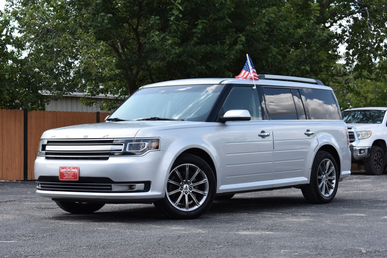 2013 SILVER FORD FLEX Limited AWD (2FMHK6D85DB) with an 3.5L V6 DOHC 24V engine, 6-SPEED AUTOMATIC OVERDRIVE transmission, located at 420 E. Kingsbury St., Seguin, TX, 78155, (830) 401-0495, 29.581060, -97.961647- Photo#1