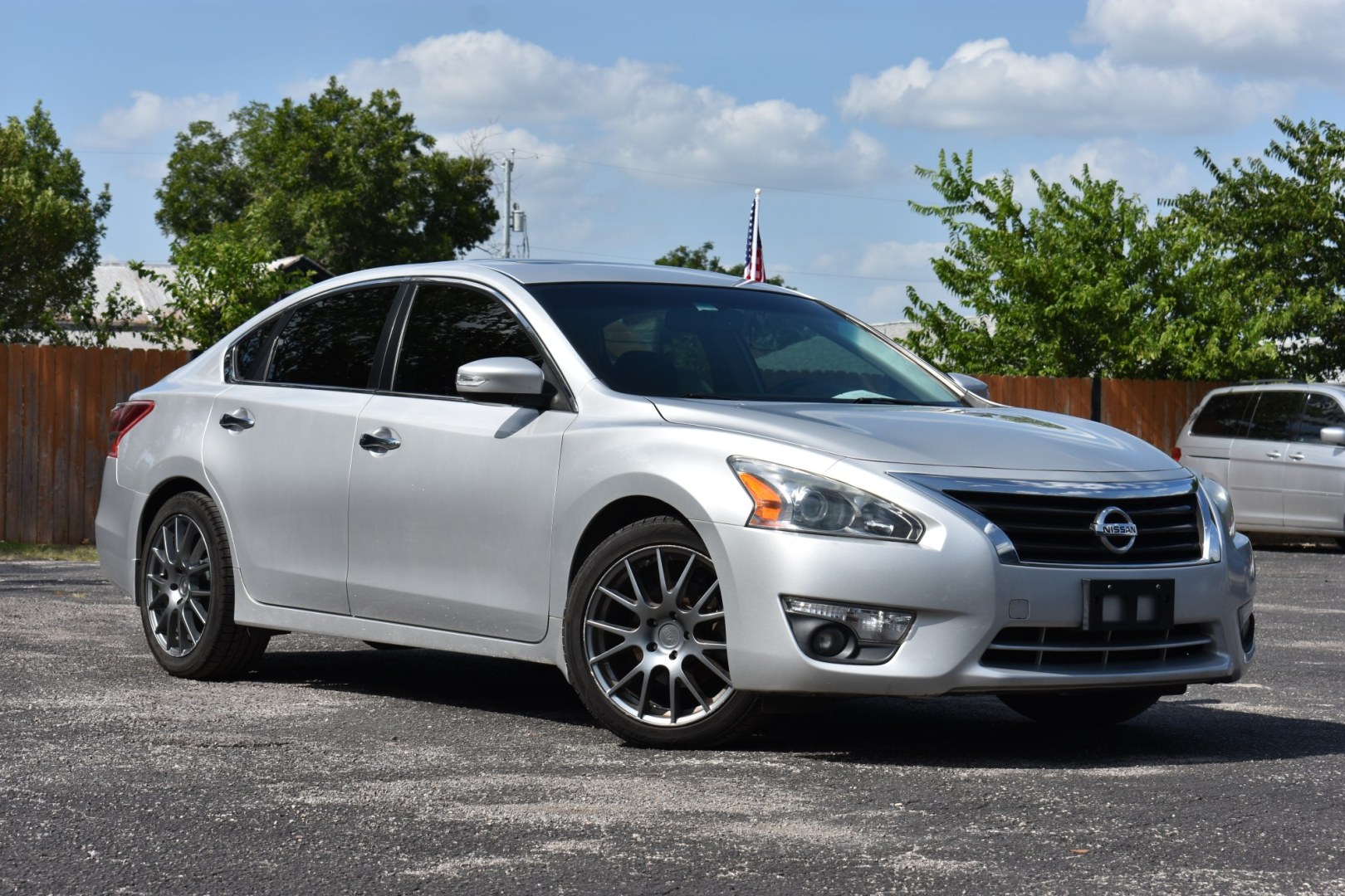 2013 SILVER NISSAN ALTIMA 3.5 SV (1N4BL3AP8DC) with an 3.5L V6 DOHC 24V engine, CVT transmission, located at 420 E. Kingsbury St., Seguin, TX, 78155, (830) 401-0495, 29.581060, -97.961647- Photo#0