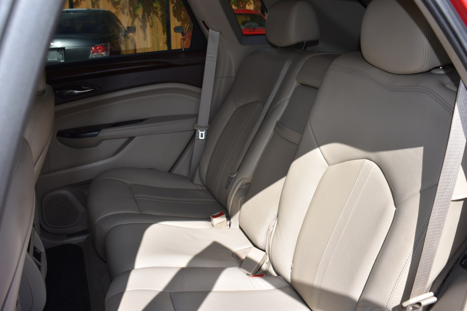2016 RED CADILLAC SRX Luxury Collection FWD (3GYFNBE34GS) with an 3.6L V6 DOHC 24V FFV engine, 6-SPEED AUTOMATIC transmission, located at 420 E. Kingsbury St., Seguin, TX, 78155, (830) 401-0495, 29.581060, -97.961647- Photo#5