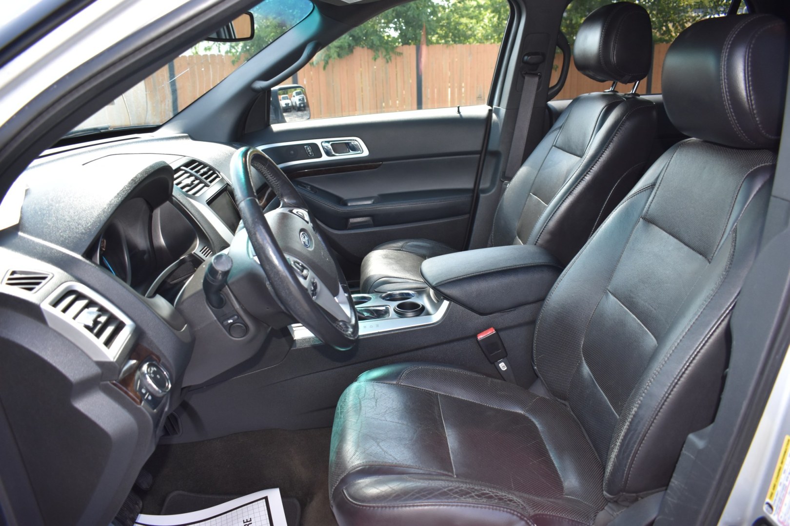 2013 SILVER FORD EXPLORER Limited FWD (1FM5K7F81DG) with an 3.5L V6 DOHC 24V engine, 6-SPEED AUTOMATIC transmission, located at 420 E. Kingsbury St., Seguin, TX, 78155, (830) 401-0495, 29.581060, -97.961647- Photo#5