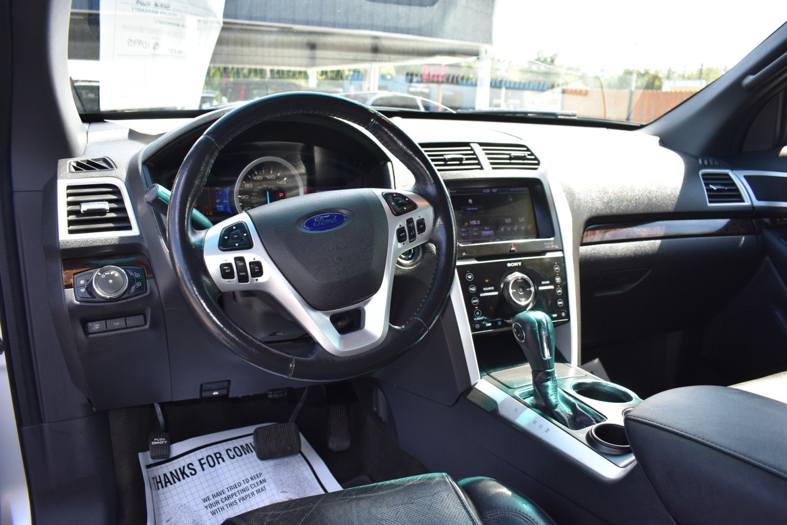 2013 SILVER FORD EXPLORER Limited FWD (1FM5K7F81DG) with an 3.5L V6 DOHC 24V engine, 6-SPEED AUTOMATIC transmission, located at 420 E. Kingsbury St., Seguin, TX, 78155, (830) 401-0495, 29.581060, -97.961647- Photo#3