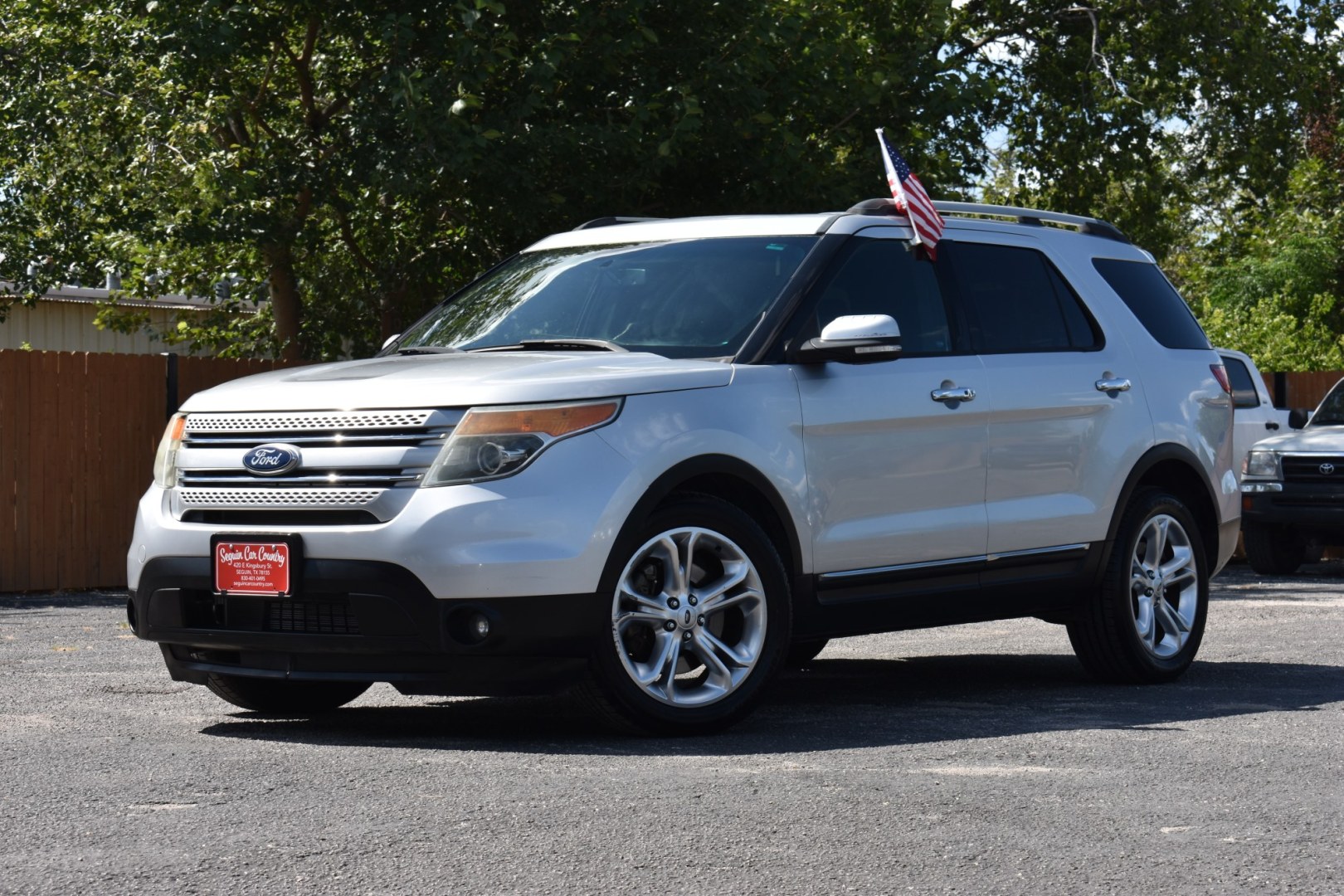 2013 SILVER FORD EXPLORER Limited FWD (1FM5K7F81DG) with an 3.5L V6 DOHC 24V engine, 6-SPEED AUTOMATIC transmission, located at 420 E. Kingsbury St., Seguin, TX, 78155, (830) 401-0495, 29.581060, -97.961647- Photo#1