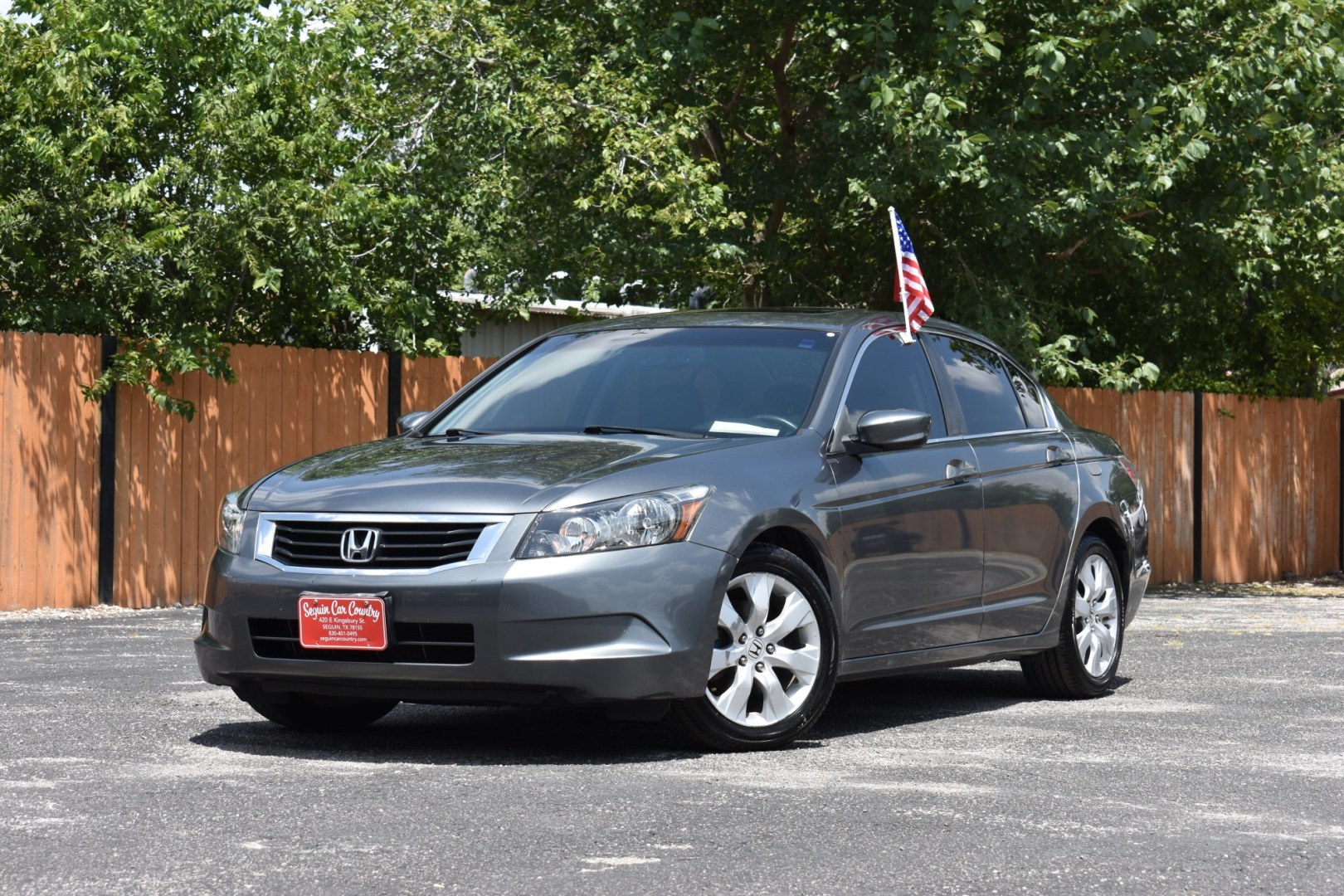 2010 GRAY HONDA ACCORD EX-L Sedan AT (1HGCP2F88AA) with an 2.4L L4 DOHC 16V engine, 5-SPEED AUTOMATIC transmission, located at 420 E. Kingsbury St., Seguin, TX, 78155, (830) 401-0495, 29.581060, -97.961647- Photo#1