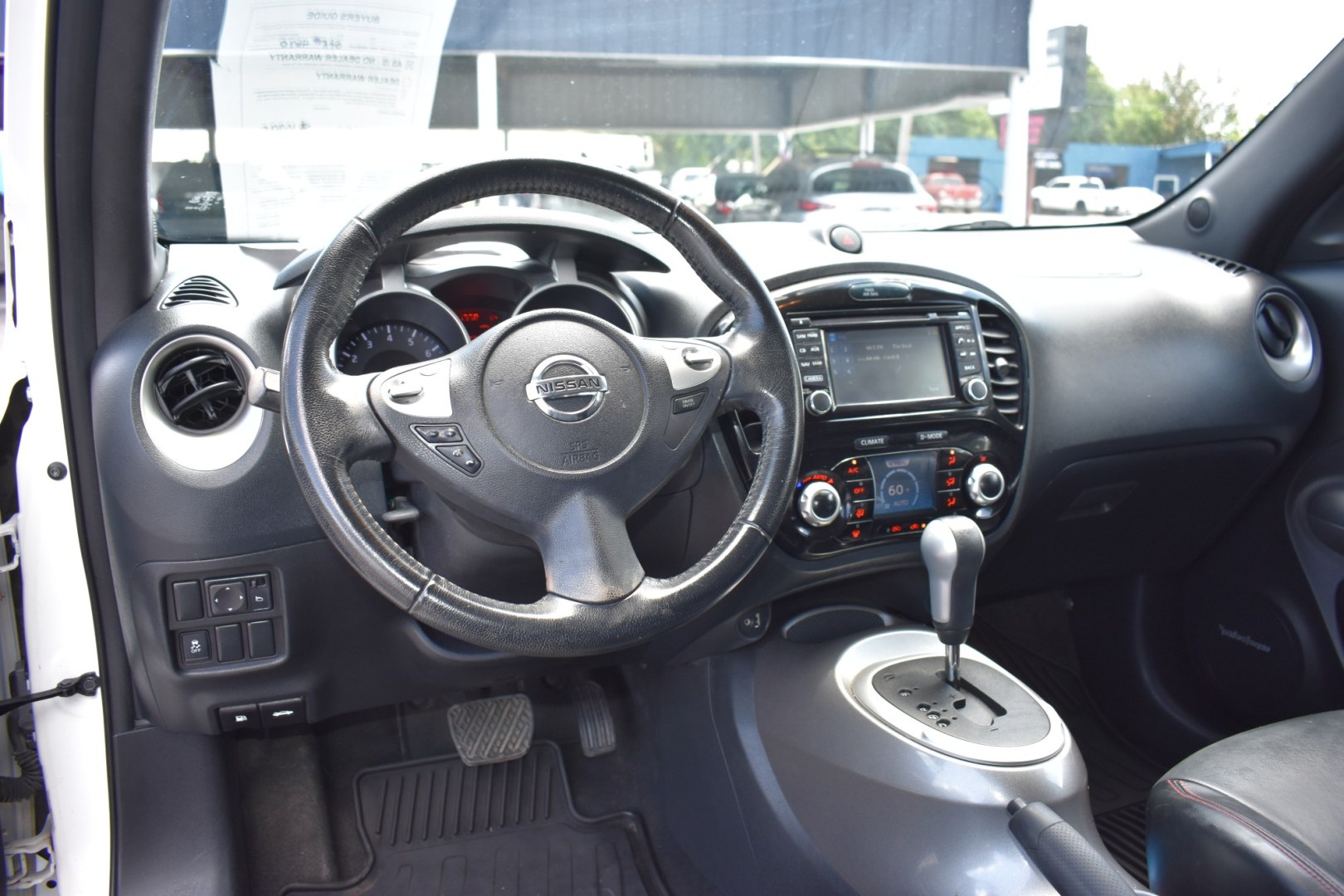 2015 WHITE NISSAN JUKE S FWD (JN8AF5MRXFT) with an 1.6L L4 DOHC 16V TURBO engine, CVT transmission, located at 420 E. Kingsbury St., Seguin, TX, 78155, (830) 401-0495, 29.581060, -97.961647- Photo#3