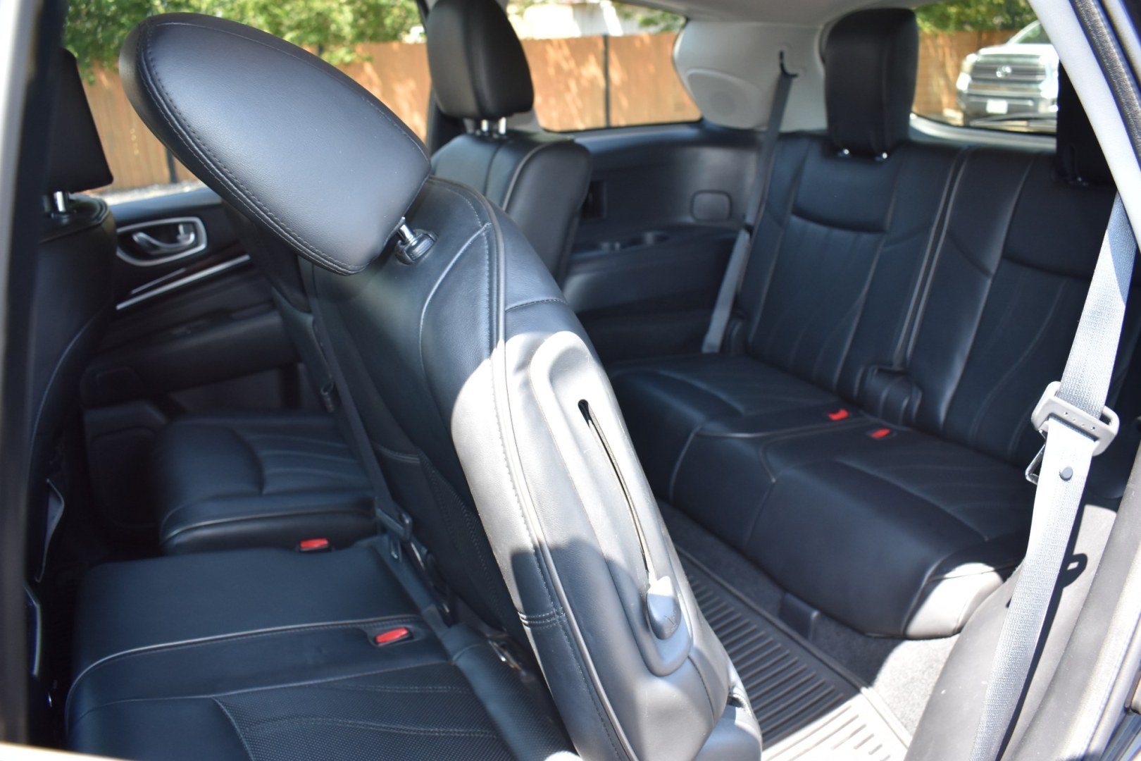 2014 BLACK INFINITI QX60 FWD (5N1AL0MN7EC) with an 3.5L V6 DOHC 24V engine, CVT transmission, located at 420 E. Kingsbury St., Seguin, TX, 78155, (830) 401-0495, 29.581060, -97.961647- Photo#4