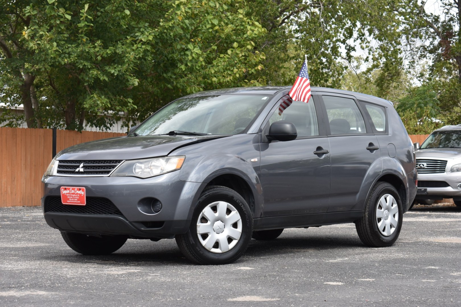 2008 GRAY MITSUBISHI OUTLANDER ES 2WD (JA4LS21W68Z) with an 2.4L L4 DOHC 16V engine, CVT transmission, located at 420 E. Kingsbury St., Seguin, TX, 78155, (830) 401-0495, 29.581060, -97.961647- Photo#1