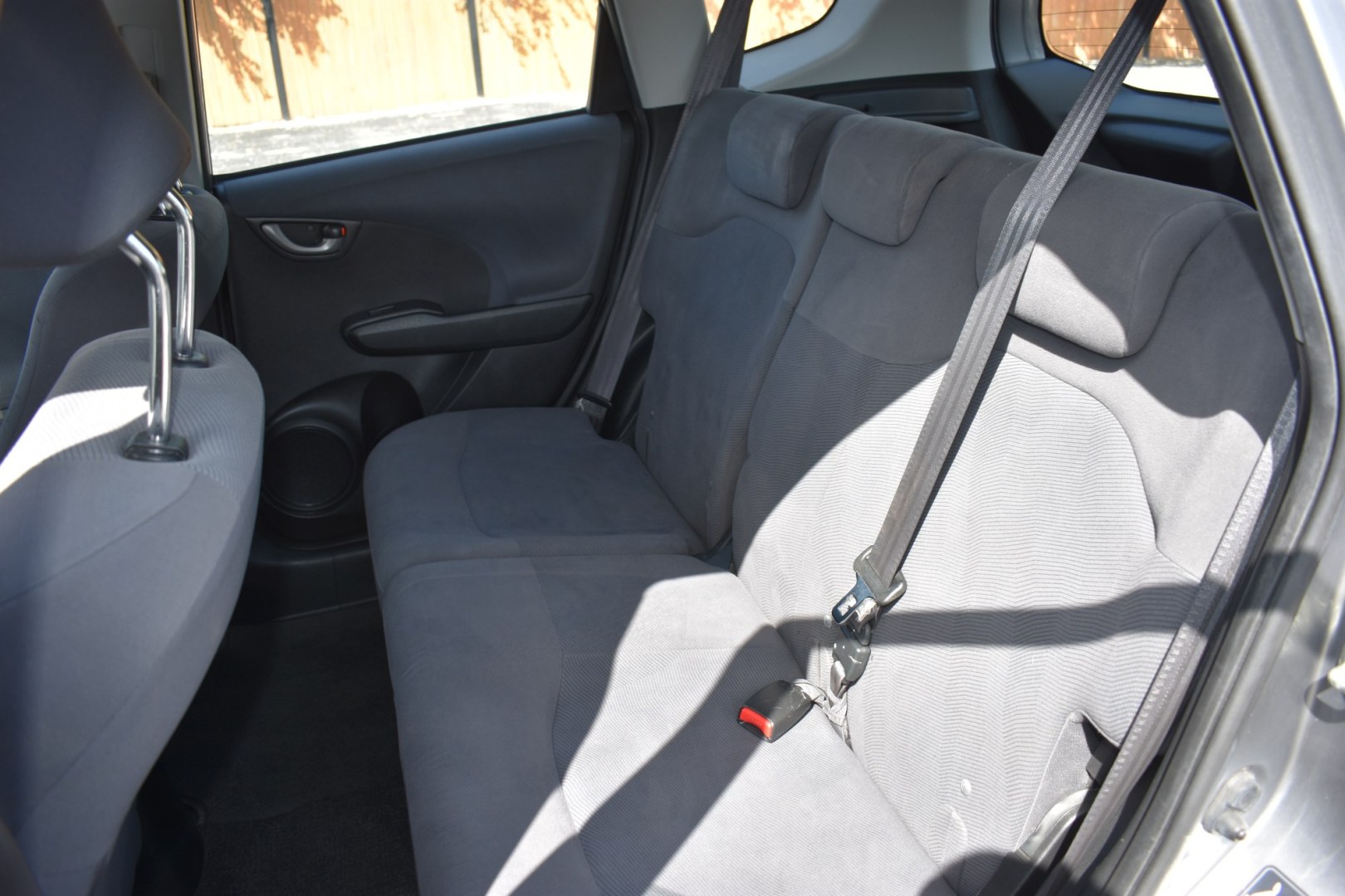 2009 SILVER HONDA FIT 5-Speed AT (JHMGE88269S) with an 1.5L L4 SOHC 16V engine, 5-SPEED AUTOMATIC transmission, located at 420 E. Kingsbury St., Seguin, TX, 78155, (830) 401-0495, 29.581060, -97.961647- Photo#4