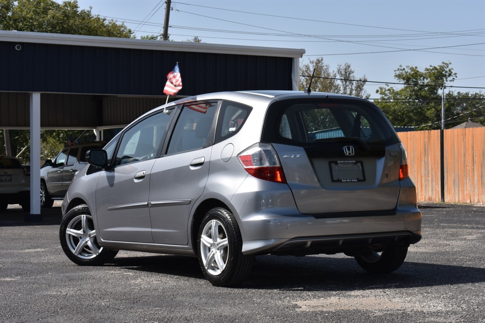 2009 SILVER HONDA FIT 5-Speed AT (JHMGE88269S) with an 1.5L L4 SOHC 16V engine, 5-SPEED AUTOMATIC transmission, located at 420 E. Kingsbury St., Seguin, TX, 78155, (830) 401-0495, 29.581060, -97.961647- Photo#2