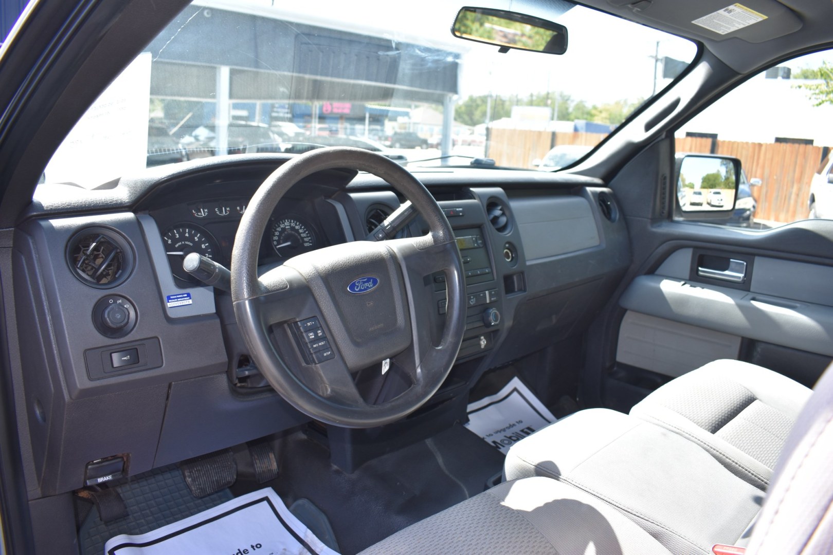 2012 SILVER FORD F-150 XLT 8-ft. Bed 2WD (1FTNF1EF3CK) with an 5.0L V8 OHV 16V engine, 6-SPEED AUTOMATIC transmission, located at 420 E. Kingsbury St., Seguin, TX, 78155, (830) 401-0495, 29.581060, -97.961647- Photo#3