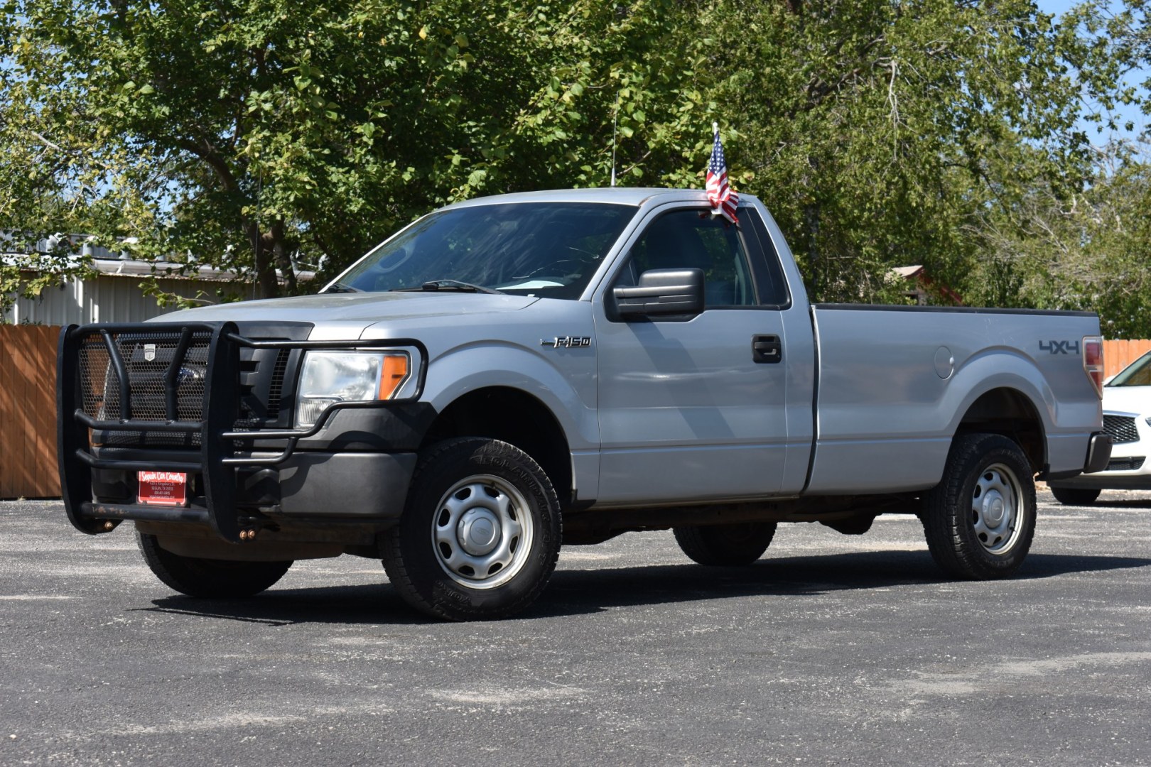 2012 SILVER FORD F-150 XLT 8-ft. Bed 2WD (1FTNF1EF3CK) with an 5.0L V8 OHV 16V engine, 6-SPEED AUTOMATIC transmission, located at 420 E. Kingsbury St., Seguin, TX, 78155, (830) 401-0495, 29.581060, -97.961647- Photo#1