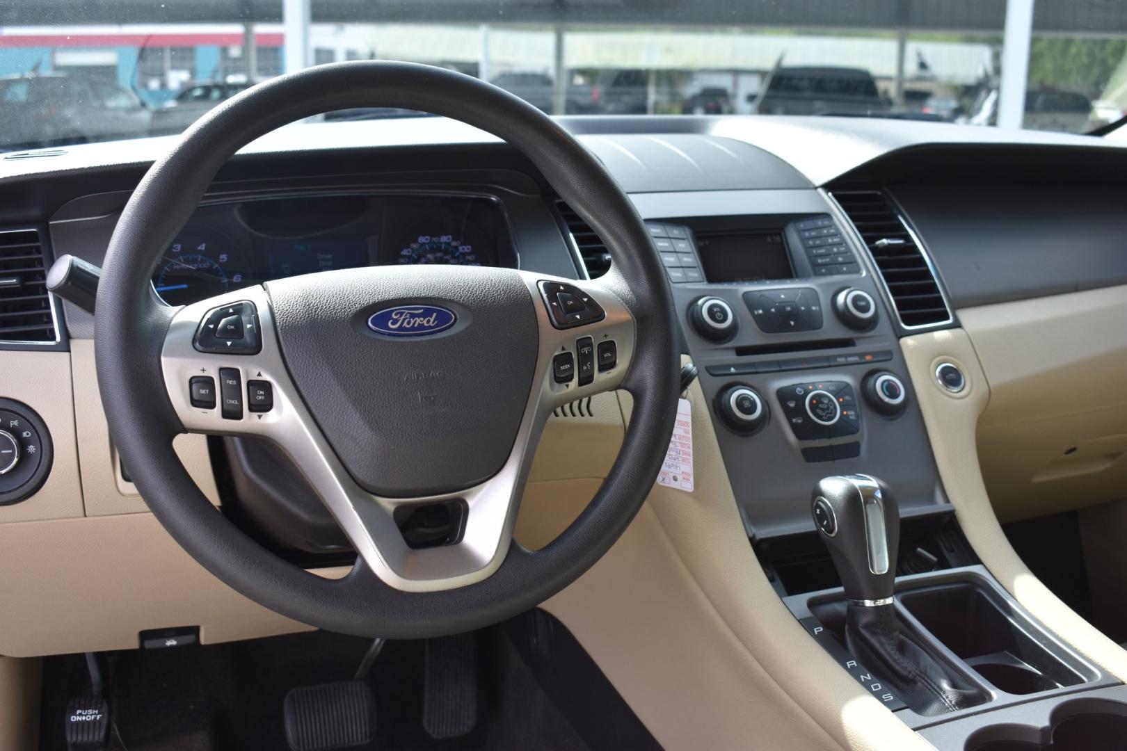 2015 WHITE FORD TAURUS SE FWD (1FAHP2D8XFG) with an 3.5L V6 DOHC 24V engine, 6-SPEED AUTOMATIC transmission, located at 420 E. Kingsbury St., Seguin, TX, 78155, (830) 401-0495, 29.581060, -97.961647- Photo#3