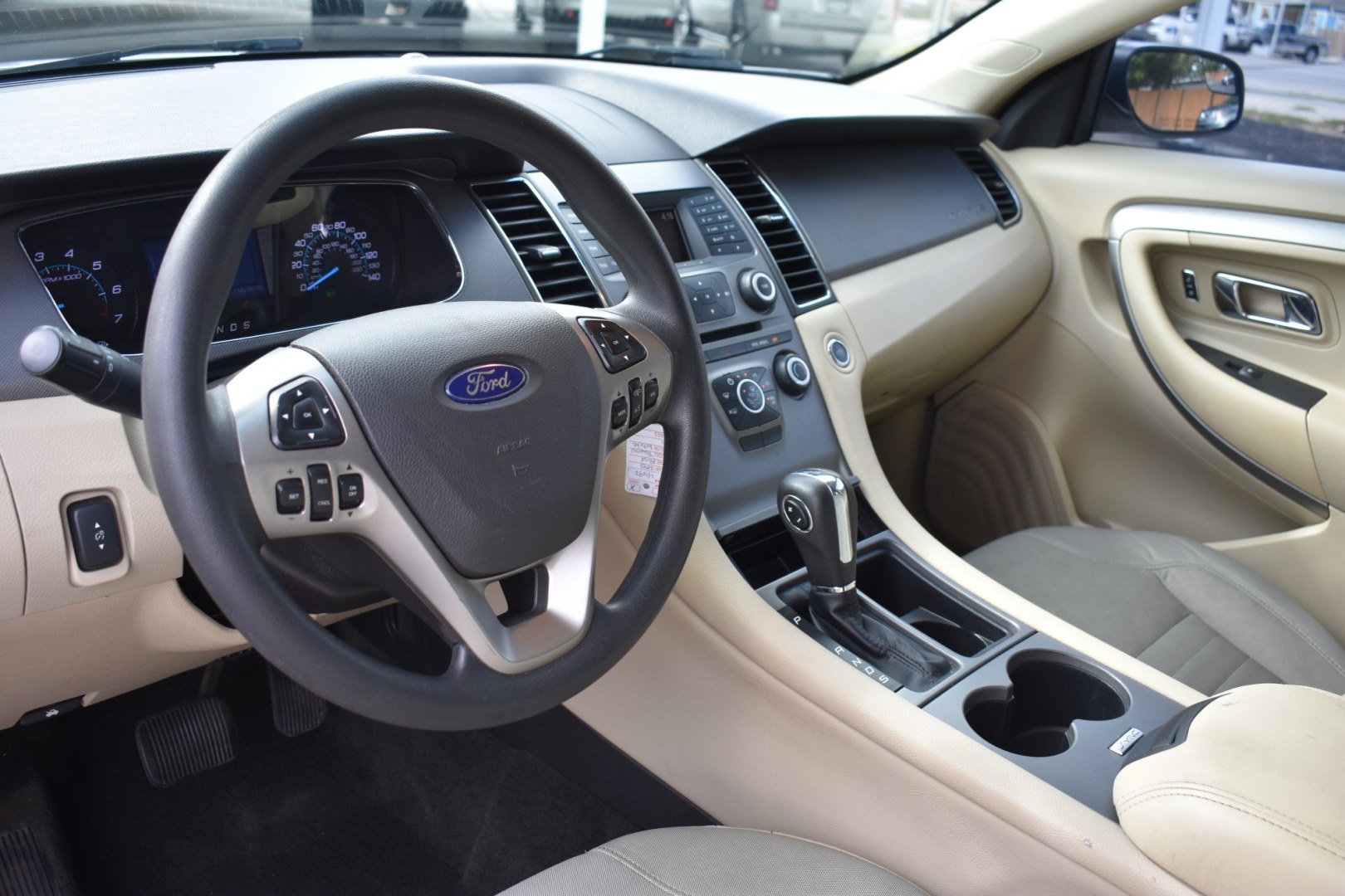 2015 WHITE FORD TAURUS SE FWD (1FAHP2D8XFG) with an 3.5L V6 DOHC 24V engine, 6-SPEED AUTOMATIC transmission, located at 420 E. Kingsbury St., Seguin, TX, 78155, (830) 401-0495, 29.581060, -97.961647- Photo#5