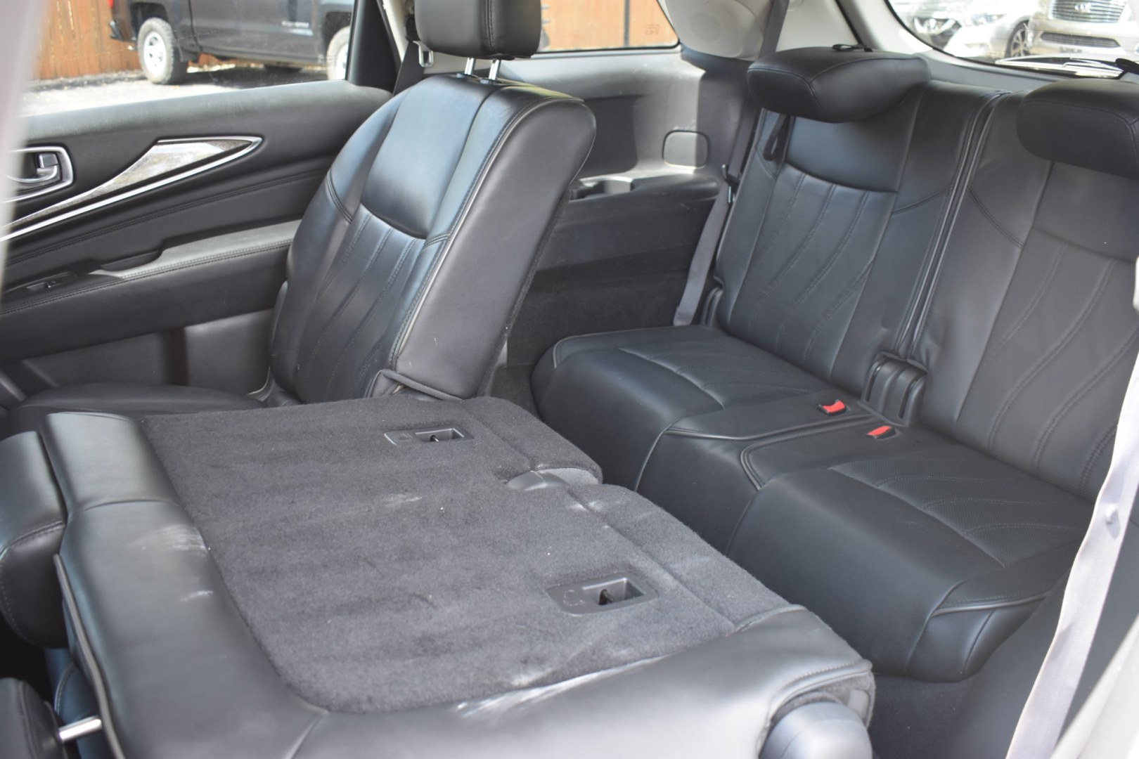 2013 WHITE INFINITI JX FWD (5N1AL0MN6DC) with an 3.5L V6 DOHC 24V engine, CVT transmission, located at 420 E. Kingsbury St., Seguin, TX, 78155, (830) 401-0495, 29.581060, -97.961647- Photo#4