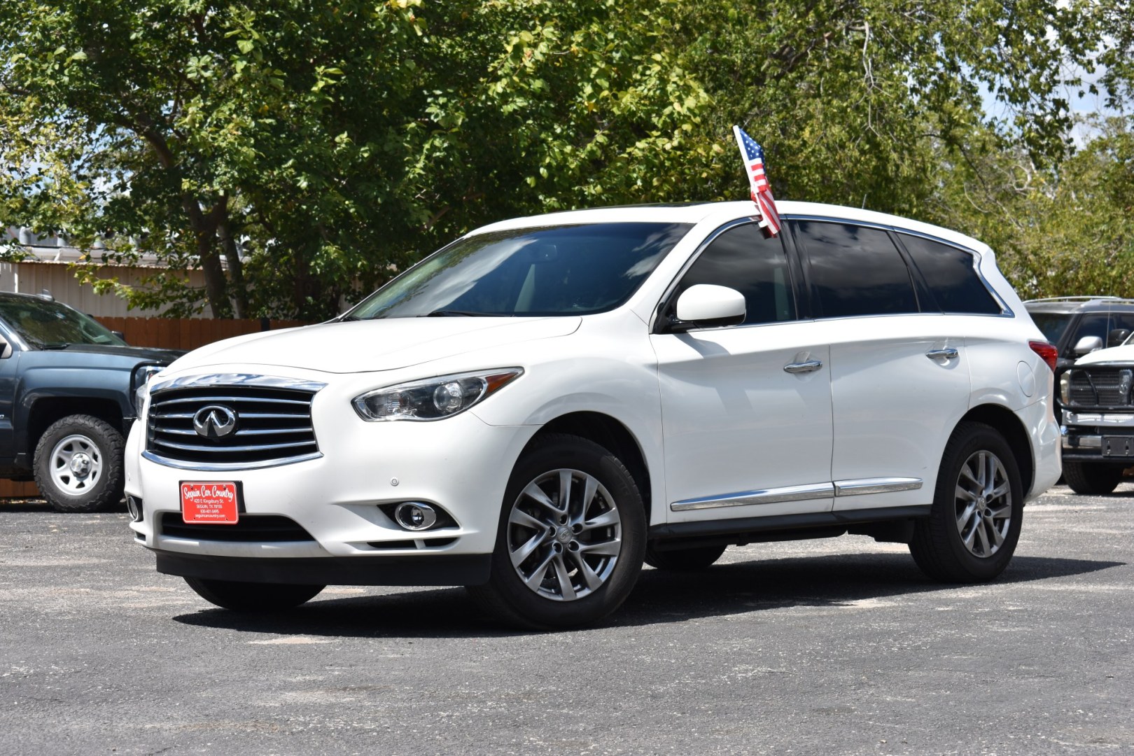 2013 WHITE INFINITI JX FWD (5N1AL0MN6DC) with an 3.5L V6 DOHC 24V engine, CVT transmission, located at 420 E. Kingsbury St., Seguin, TX, 78155, (830) 401-0495, 29.581060, -97.961647- Photo#1