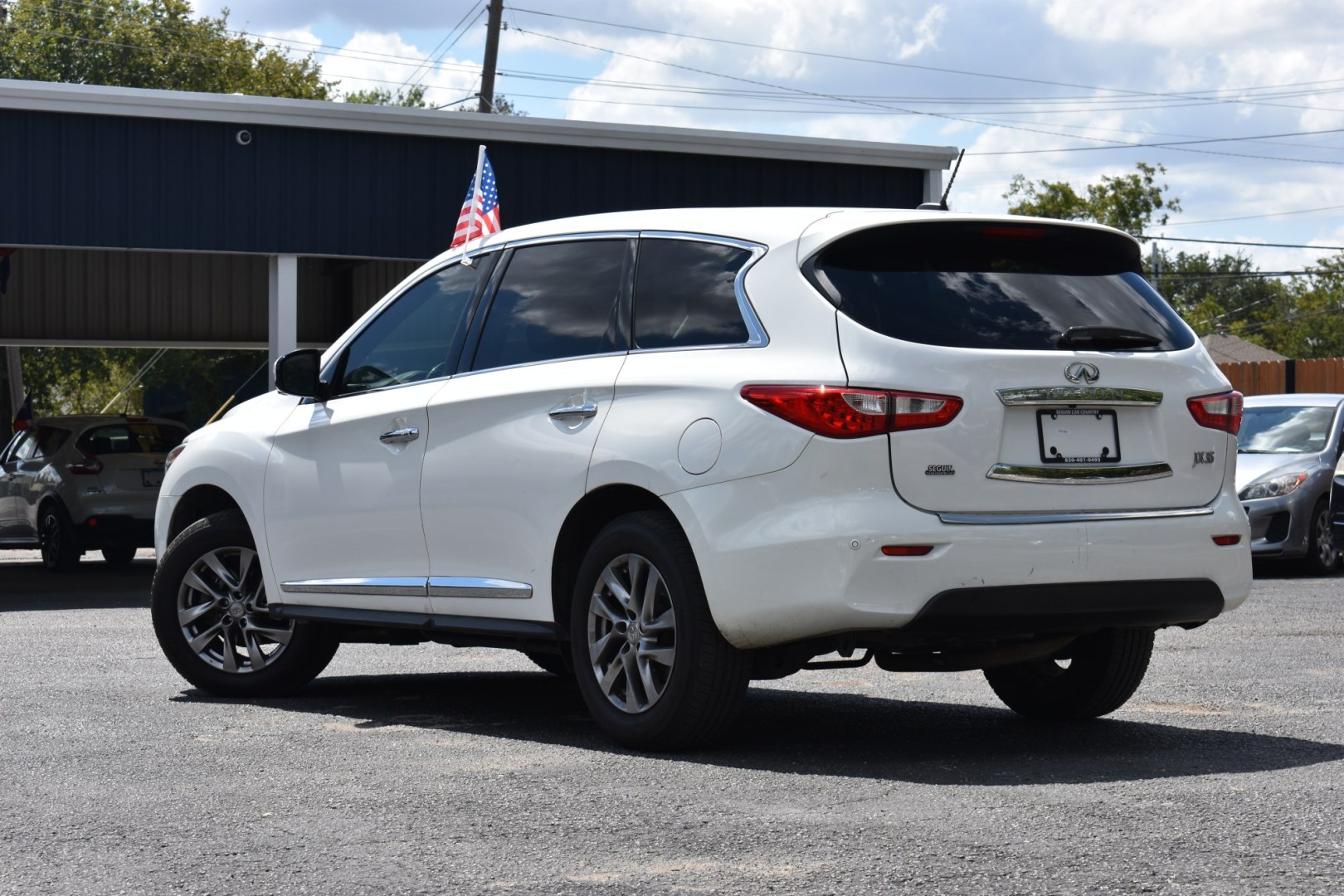 2013 WHITE INFINITI JX FWD (5N1AL0MN6DC) with an 3.5L V6 DOHC 24V engine, CVT transmission, located at 420 E. Kingsbury St., Seguin, TX, 78155, (830) 401-0495, 29.581060, -97.961647- Photo#2