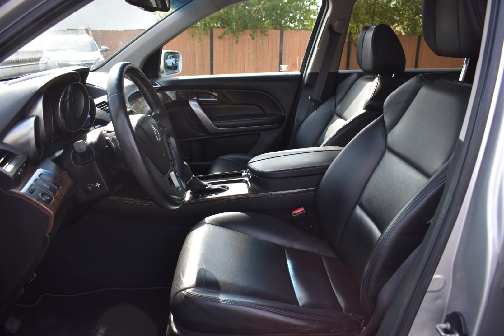 2012 SILVER ACURA MDX 6-Spd AT w/Tech Package (2HNYD2H36CH) with an 3.7L V6 SOHC 24V engine, 6-SPEED AUTOMATIC transmission, located at 420 E. Kingsbury St., Seguin, TX, 78155, (830) 401-0495, 29.581060, -97.961647- Photo#5