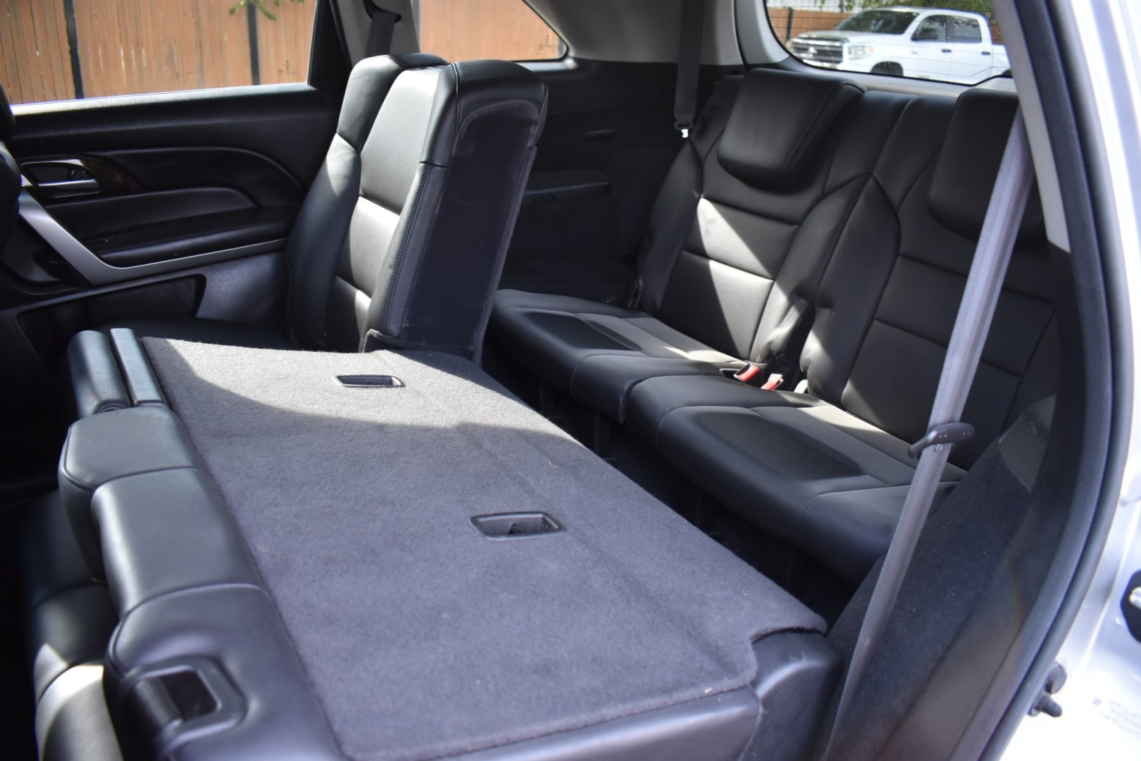 2012 SILVER ACURA MDX 6-Spd AT w/Tech Package (2HNYD2H36CH) with an 3.7L V6 SOHC 24V engine, 6-SPEED AUTOMATIC transmission, located at 420 E. Kingsbury St., Seguin, TX, 78155, (830) 401-0495, 29.581060, -97.961647- Photo#4