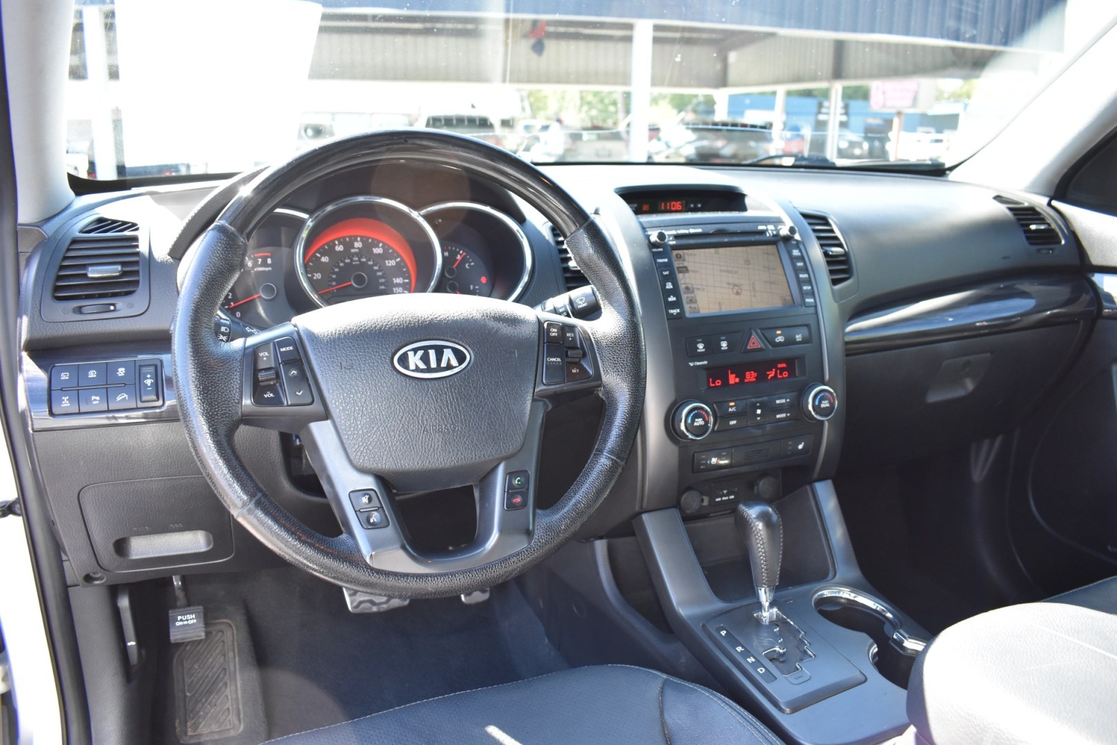 2012 SILVER KIA SORENTO SX 4WD (5XYKWDA29CG) with an 3.5L V6 DOHC 24V engine, 6-SPEED AUTOMATIC transmission, located at 420 E. Kingsbury St., Seguin, TX, 78155, (830) 401-0495, 29.581060, -97.961647- Photo#3