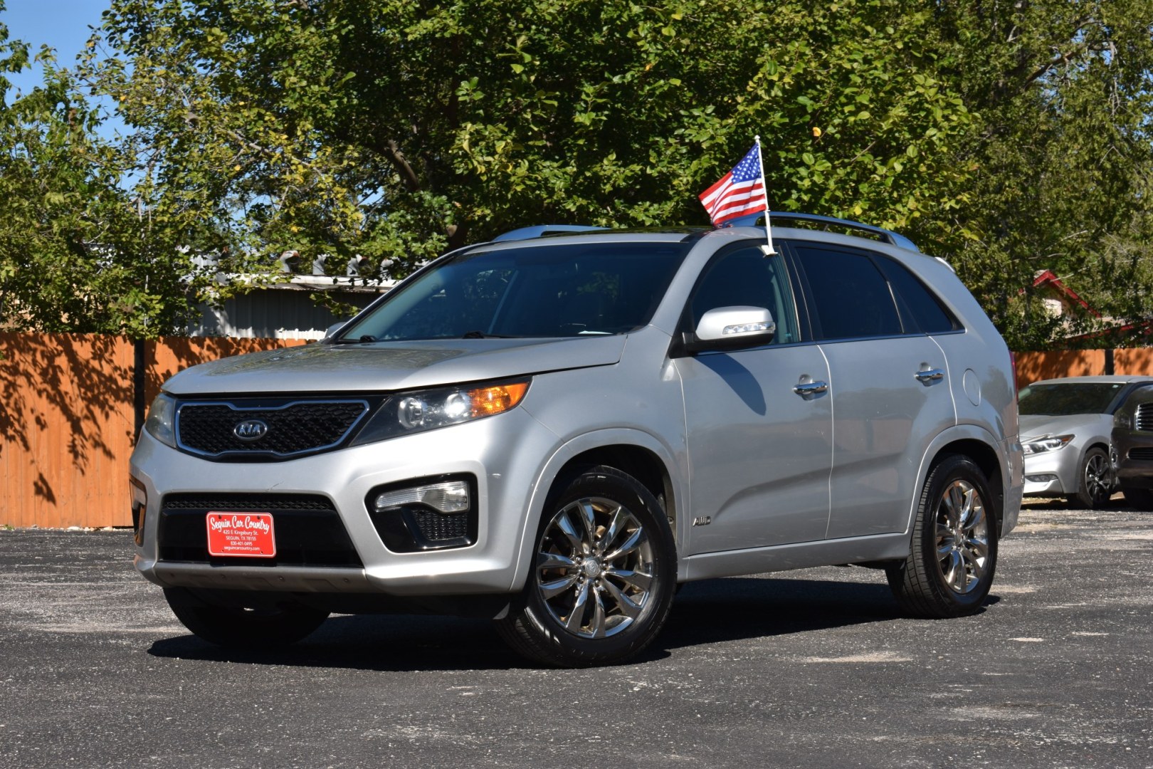 2012 SILVER KIA SORENTO SX 4WD (5XYKWDA29CG) with an 3.5L V6 DOHC 24V engine, 6-SPEED AUTOMATIC transmission, located at 420 E. Kingsbury St., Seguin, TX, 78155, (830) 401-0495, 29.581060, -97.961647- Photo#1