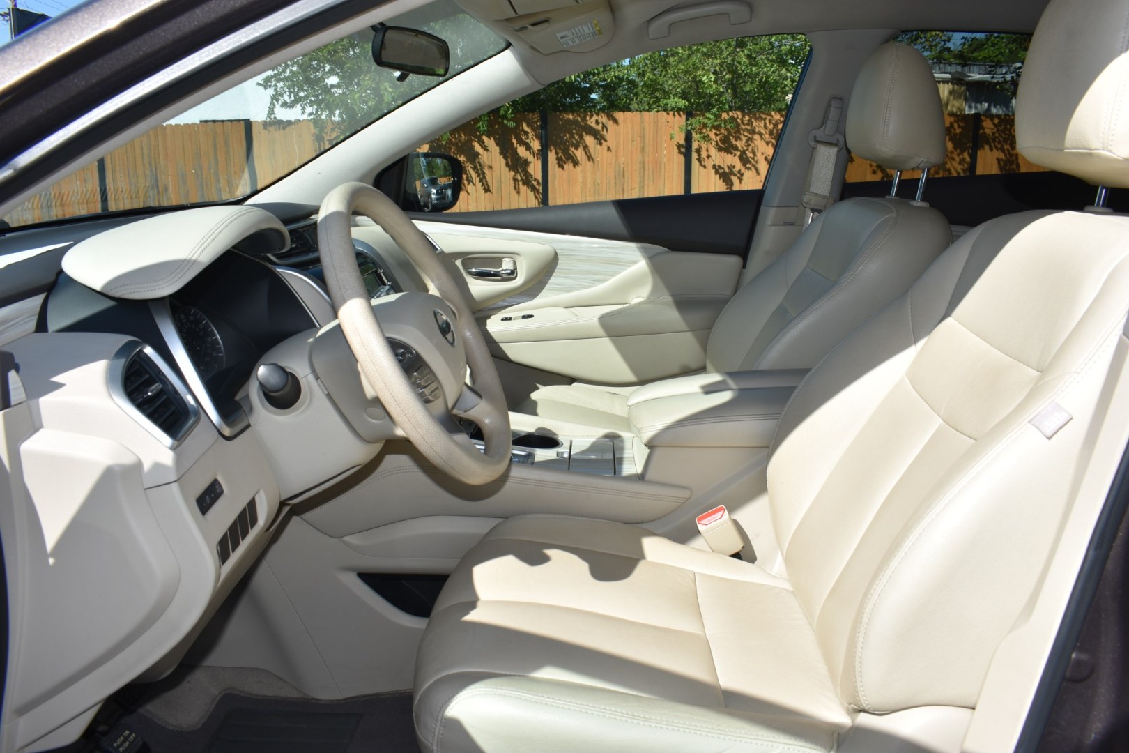 2015 GRAY NISSAN MURANO Platinum FWD (5N1AZ2MGXFN) with an 3.5L V6 DOHC 24V engine, CVT transmission, located at 420 E. Kingsbury St., Seguin, TX, 78155, (830) 401-0495, 29.581060, -97.961647- Photo#5