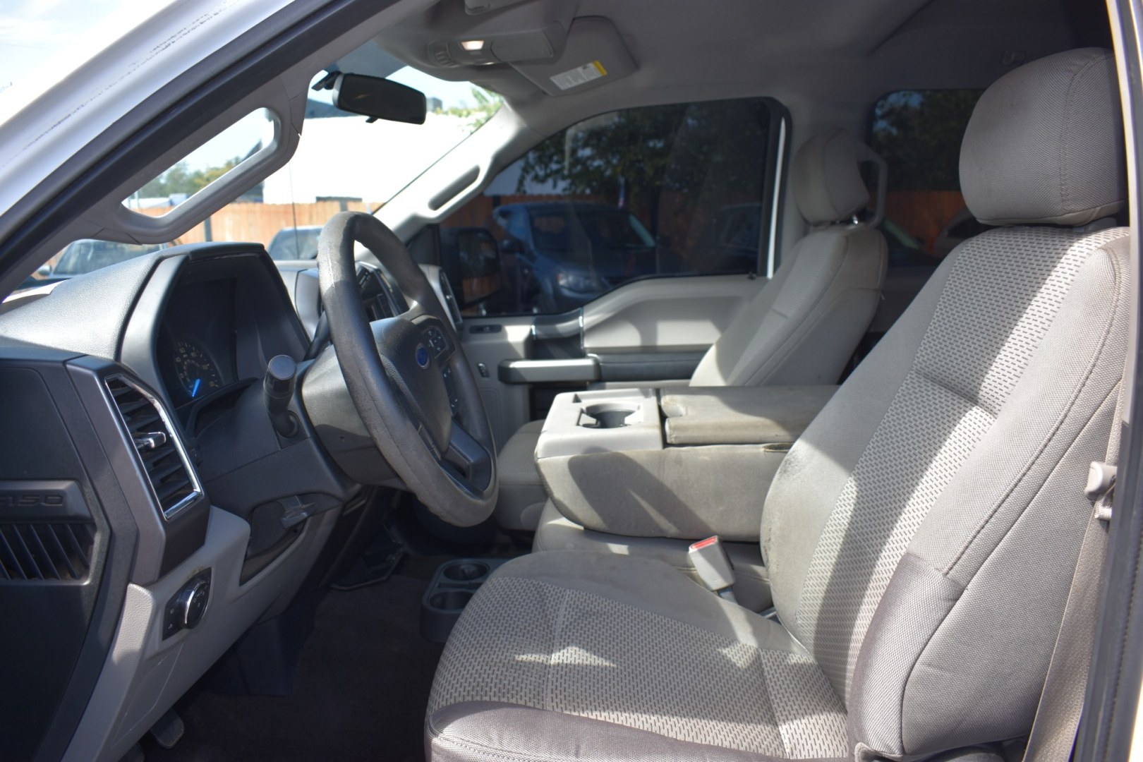 2016 WHITE FORD F-150 King-Ranch SuperCrew 5.5-ft. 2WD (1FTEW1CF8GF) with an 5.0L V8 engine, 6-SPEED AUTOMATIC transmission, located at 420 E. Kingsbury St., Seguin, TX, 78155, (830) 401-0495, 29.581060, -97.961647- Photo#5