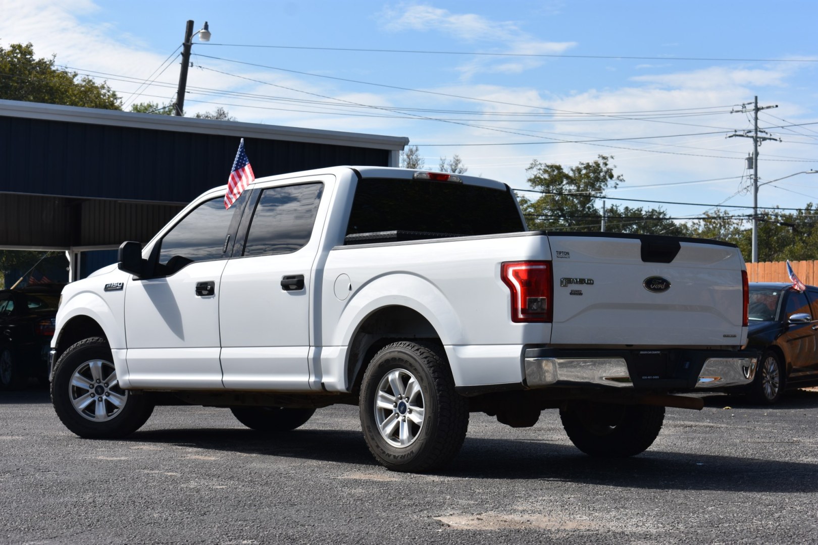 2016 WHITE FORD F-150 King-Ranch SuperCrew 5.5-ft. 2WD (1FTEW1CF8GF) with an 5.0L V8 engine, 6-SPEED AUTOMATIC transmission, located at 420 E. Kingsbury St., Seguin, TX, 78155, (830) 401-0495, 29.581060, -97.961647- Photo#1