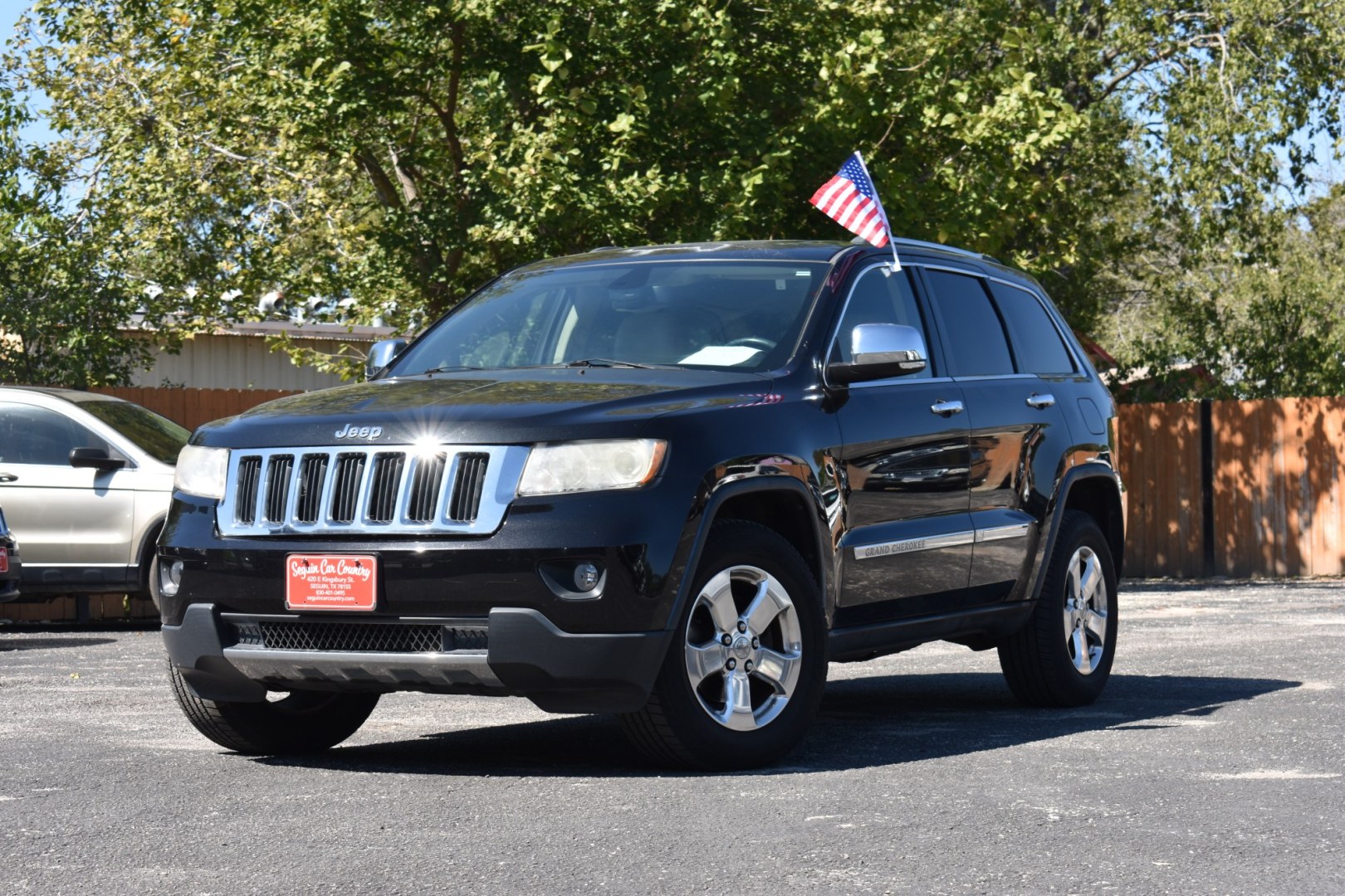 2013 BLACK JEEP GRAND CHEROKEE Limited 4WD (1C4RJFBG7DC) with an 3.6L V6 DOHC 24V engine, 5-SPEED AUTOMATIC transmission, located at 420 E. Kingsbury St., Seguin, TX, 78155, (830) 401-0495, 29.581060, -97.961647- Photo#2