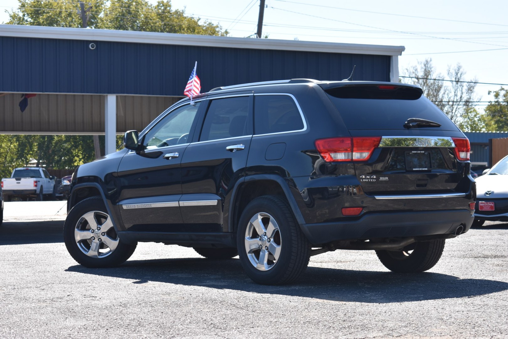 2013 BLACK JEEP GRAND CHEROKEE Limited 4WD (1C4RJFBG7DC) with an 3.6L V6 DOHC 24V engine, 5-SPEED AUTOMATIC transmission, located at 420 E. Kingsbury St., Seguin, TX, 78155, (830) 401-0495, 29.581060, -97.961647- Photo#1
